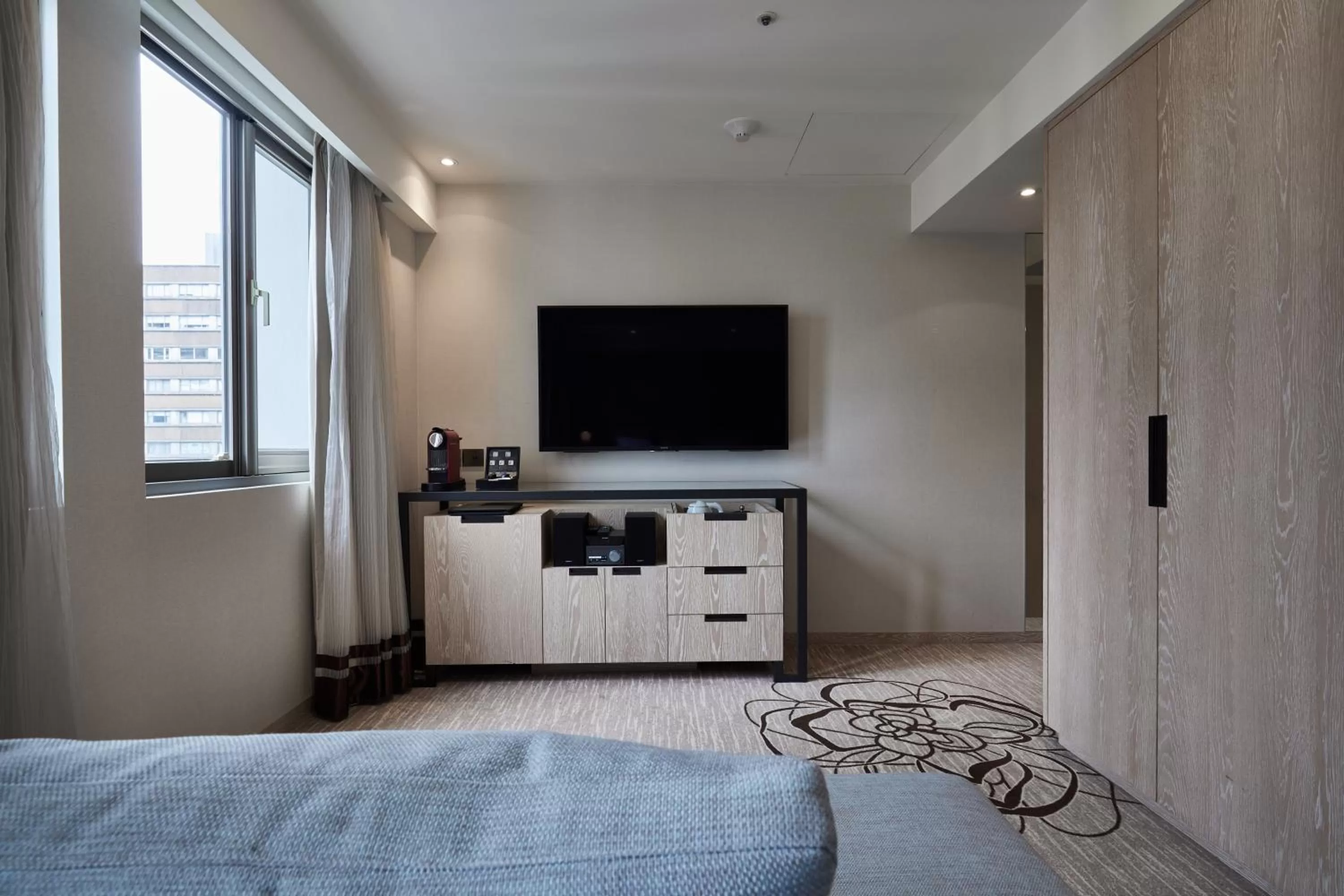 Communal lounge/ TV room, Bed in K Hotel Taipei Chang-An