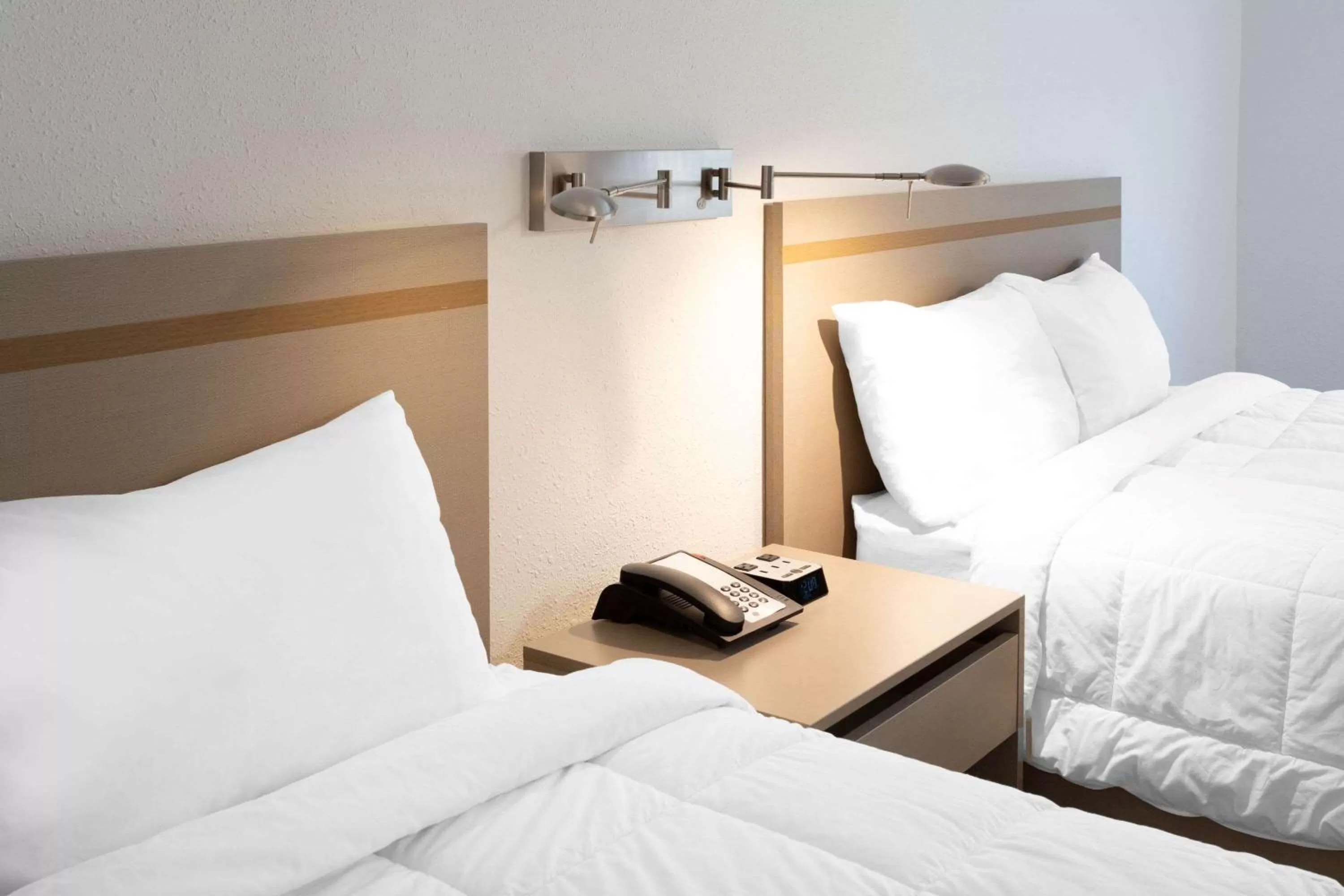 Photo of the whole room, Bed in Travelodge by Wyndham Elkhart