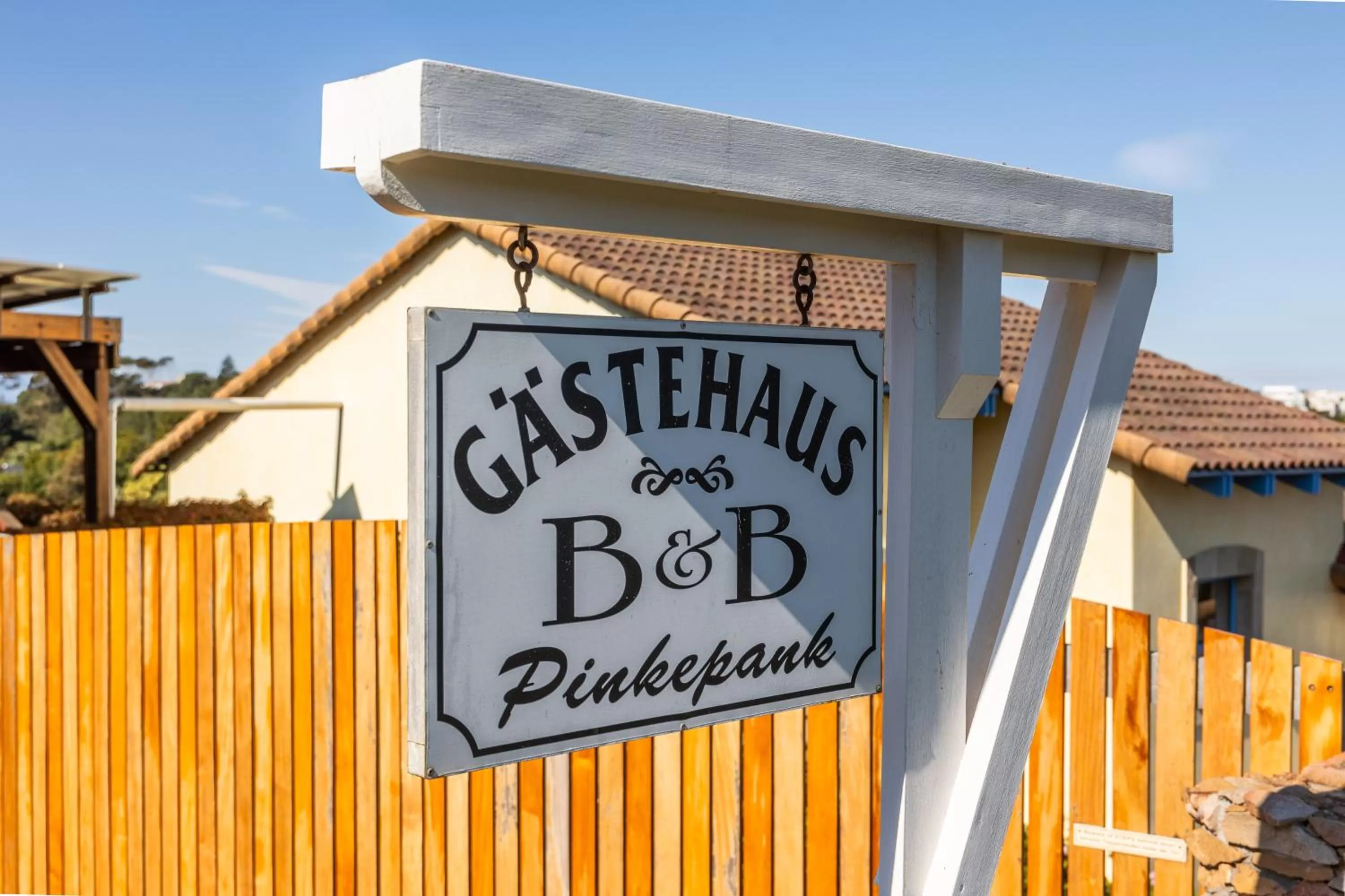 Facade/entrance, Property Logo/Sign in Gästehaus Pinkepank