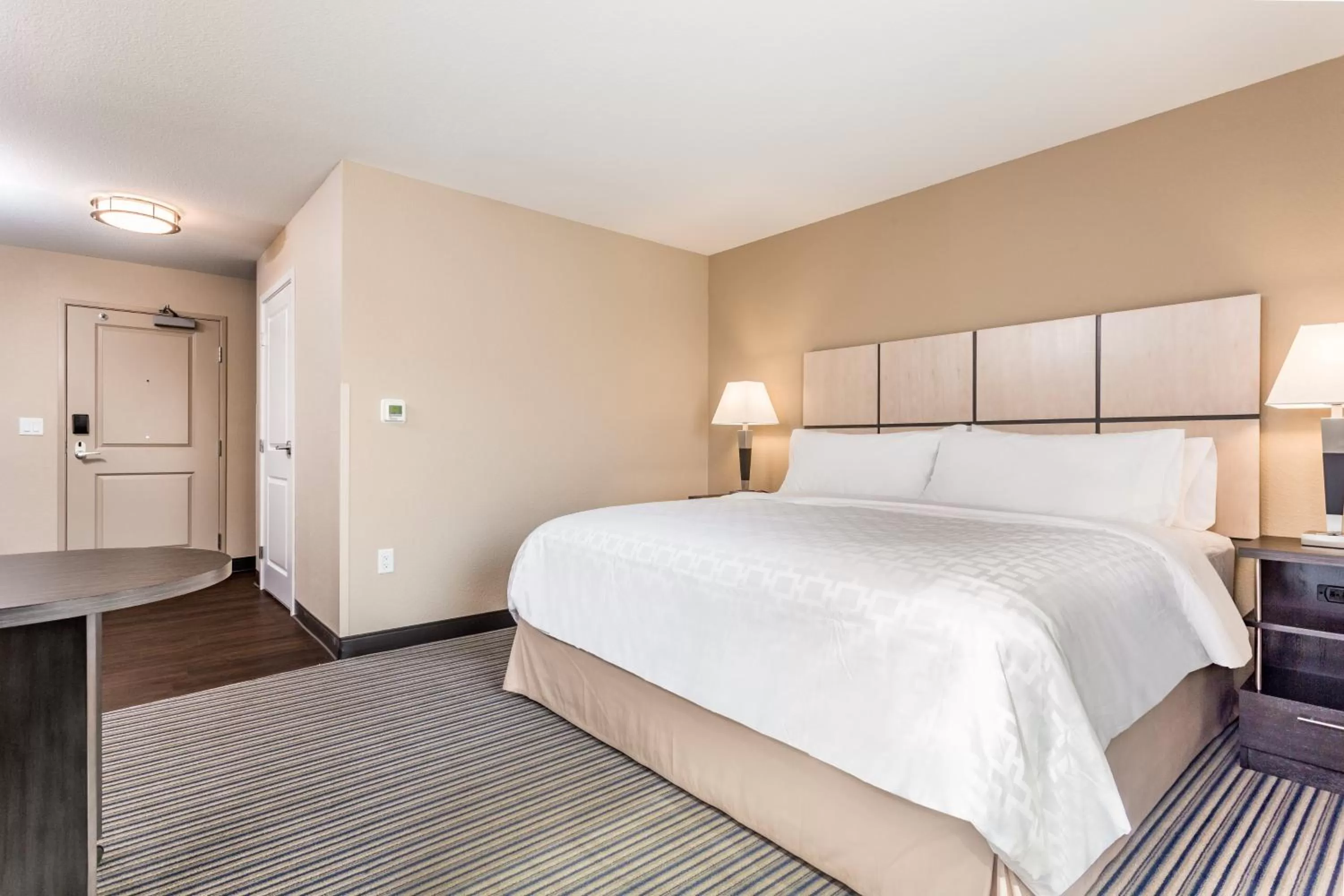 Bedroom, Bed in Candlewood Suites Eau Claire I-94 by IHG