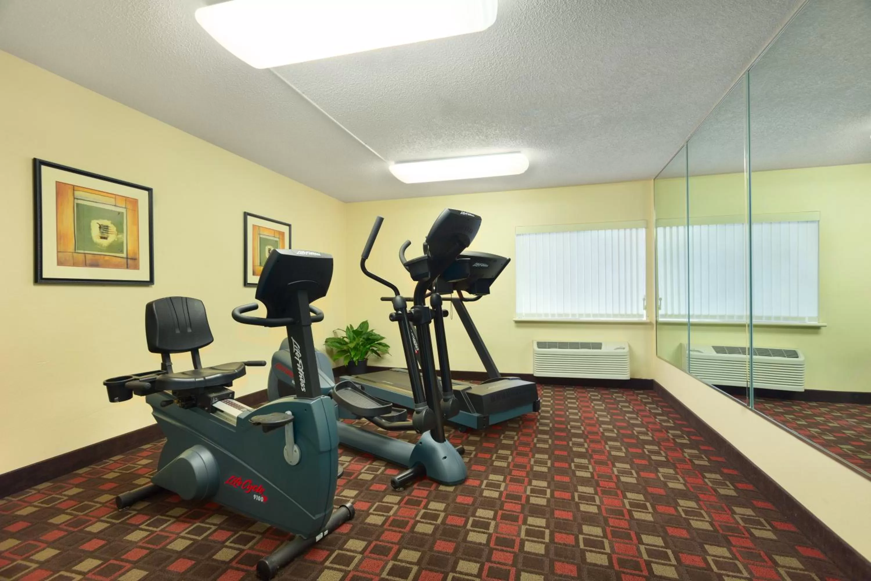 Fitness centre/facilities in Days Inn by Wyndham Fort Smith