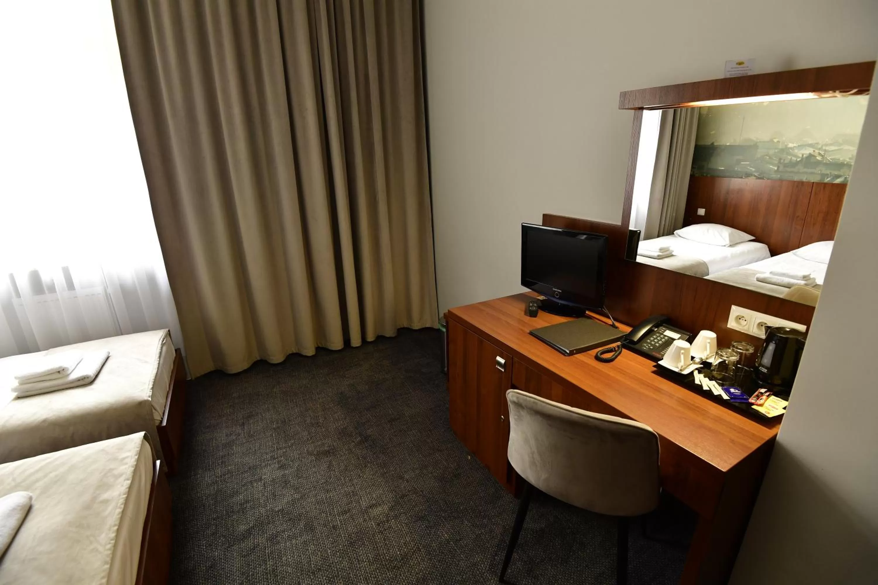 Coffee/tea facilities, Bed in Hotel Downtown Kraków