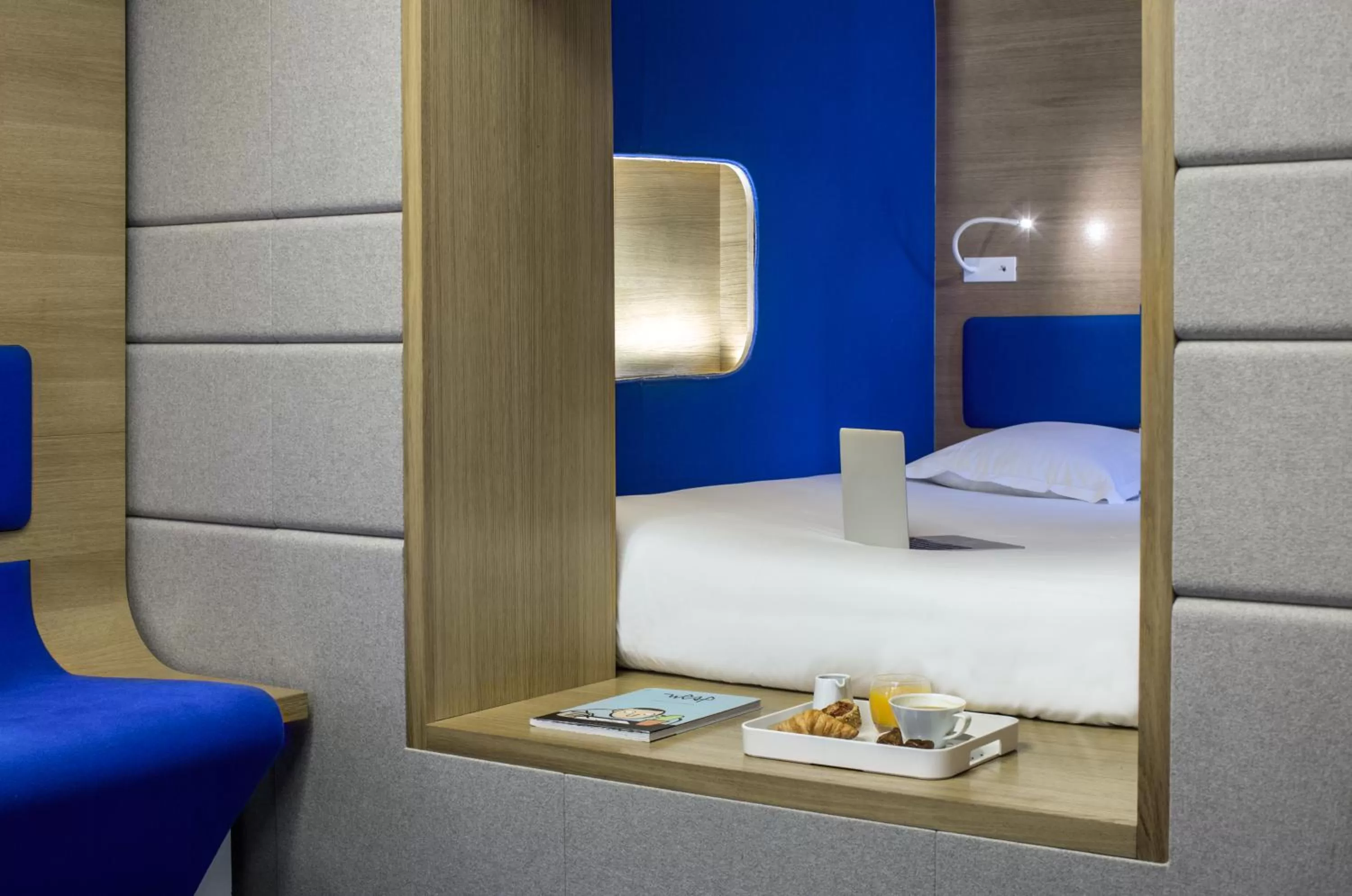 Photo of the whole room, Bed in Hôtel Odyssey