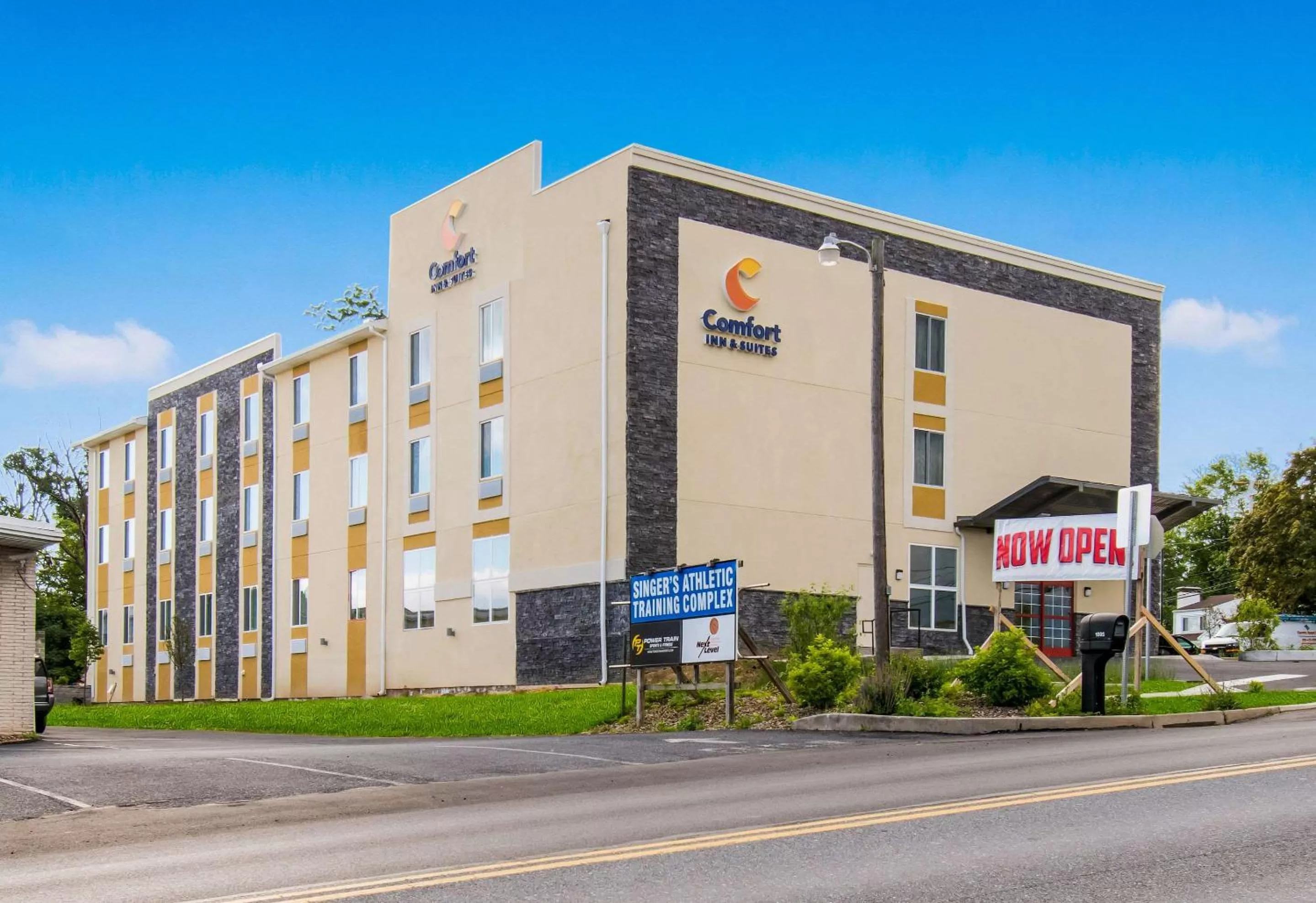 Property building in Comfort Inn & Suites Harrisburg - Hershey West