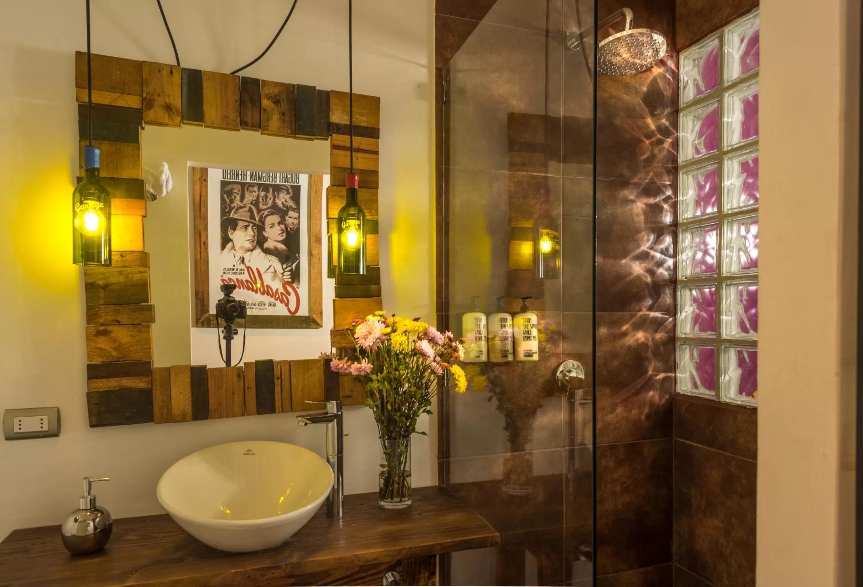Shower, Bathroom in Hotel Winebox Valparaiso