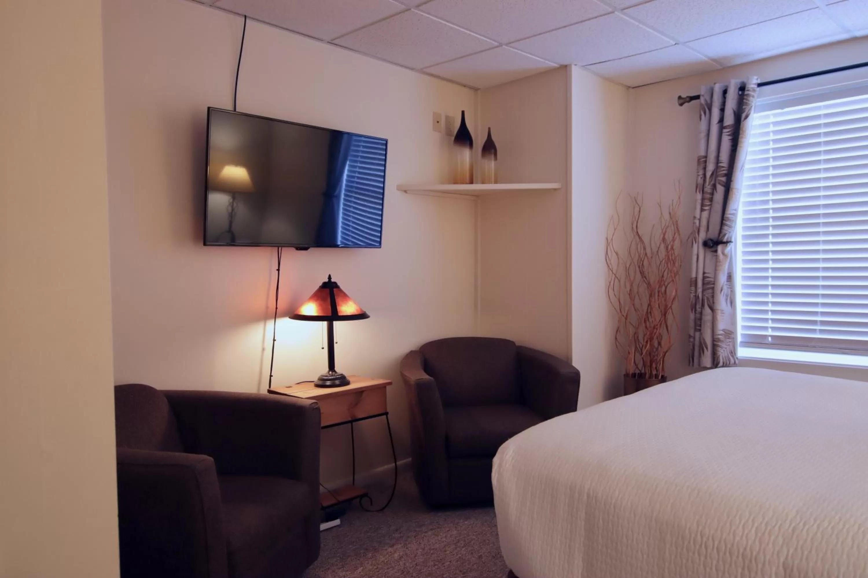 TV/Entertainment Center in Hotel Frankfort & Restaurant