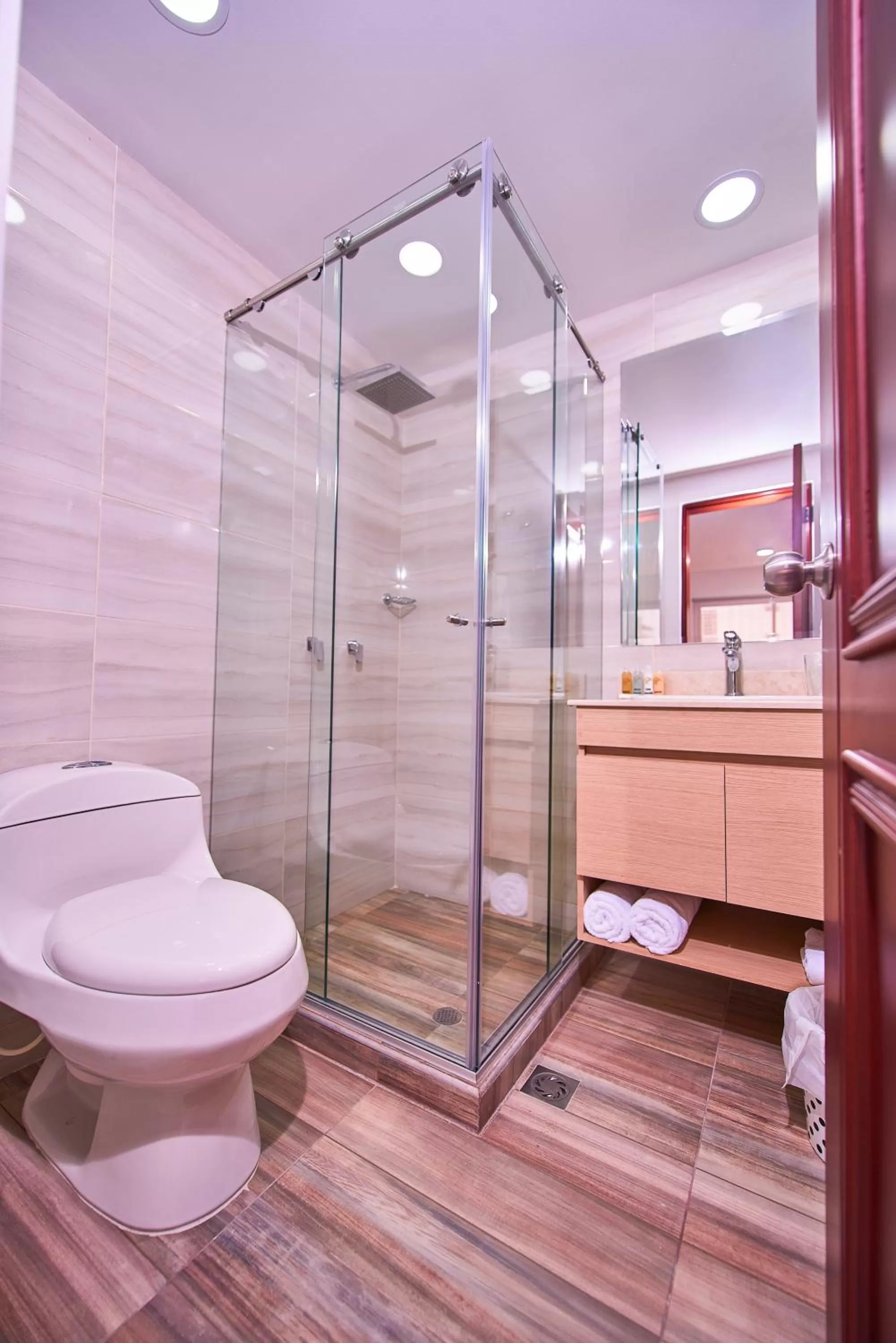 Shower, Bathroom in Casa Esmeralda