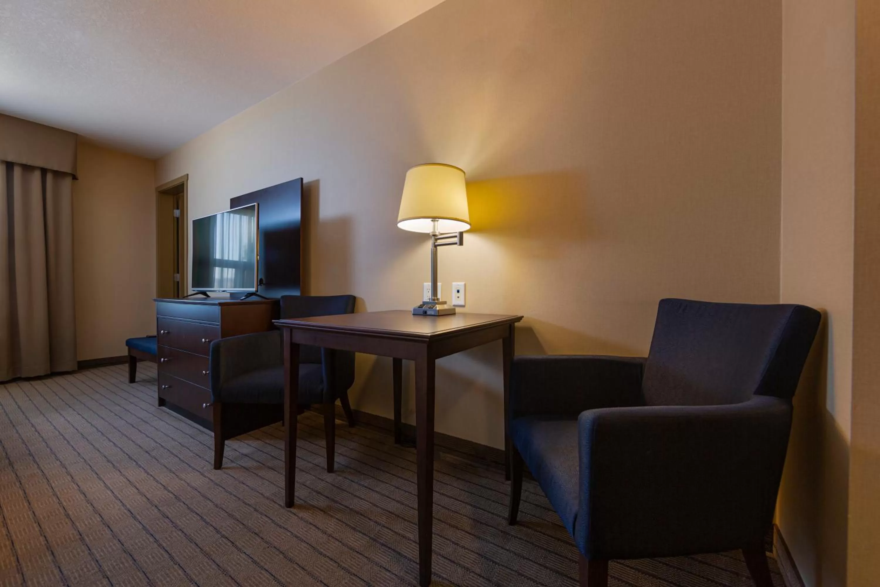 TV and multimedia in Bayview Hotel