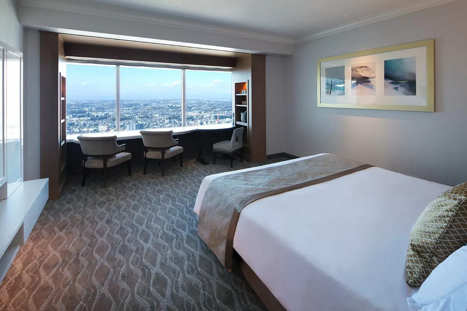 Sky Resort Floor Atelier Deluxe Double Room with City View in Yokohama Royal Park Hotel Sky Resort Floor Atelier Deluxe Double Room with City View in Yokohama Royal Park Hotel