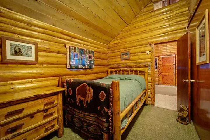 Bed in Silver Gate Lodging