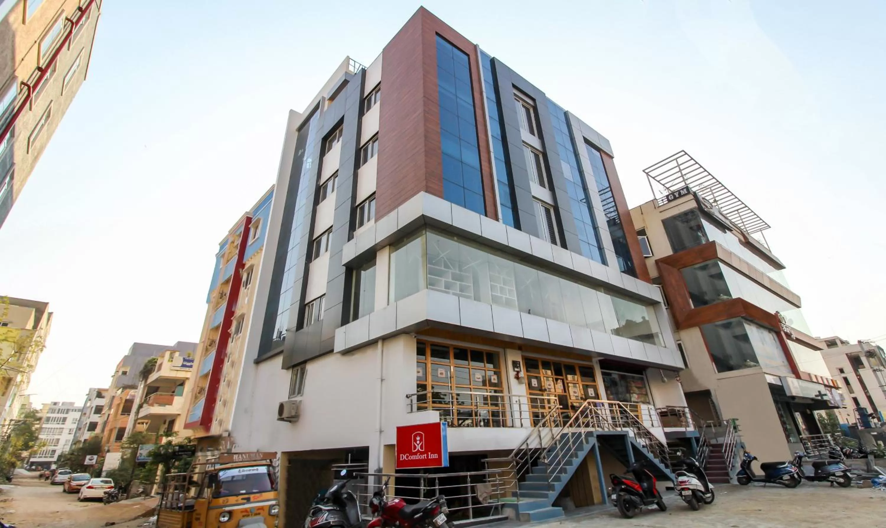 Property building in Itsy Hotels D'Comfort Inn