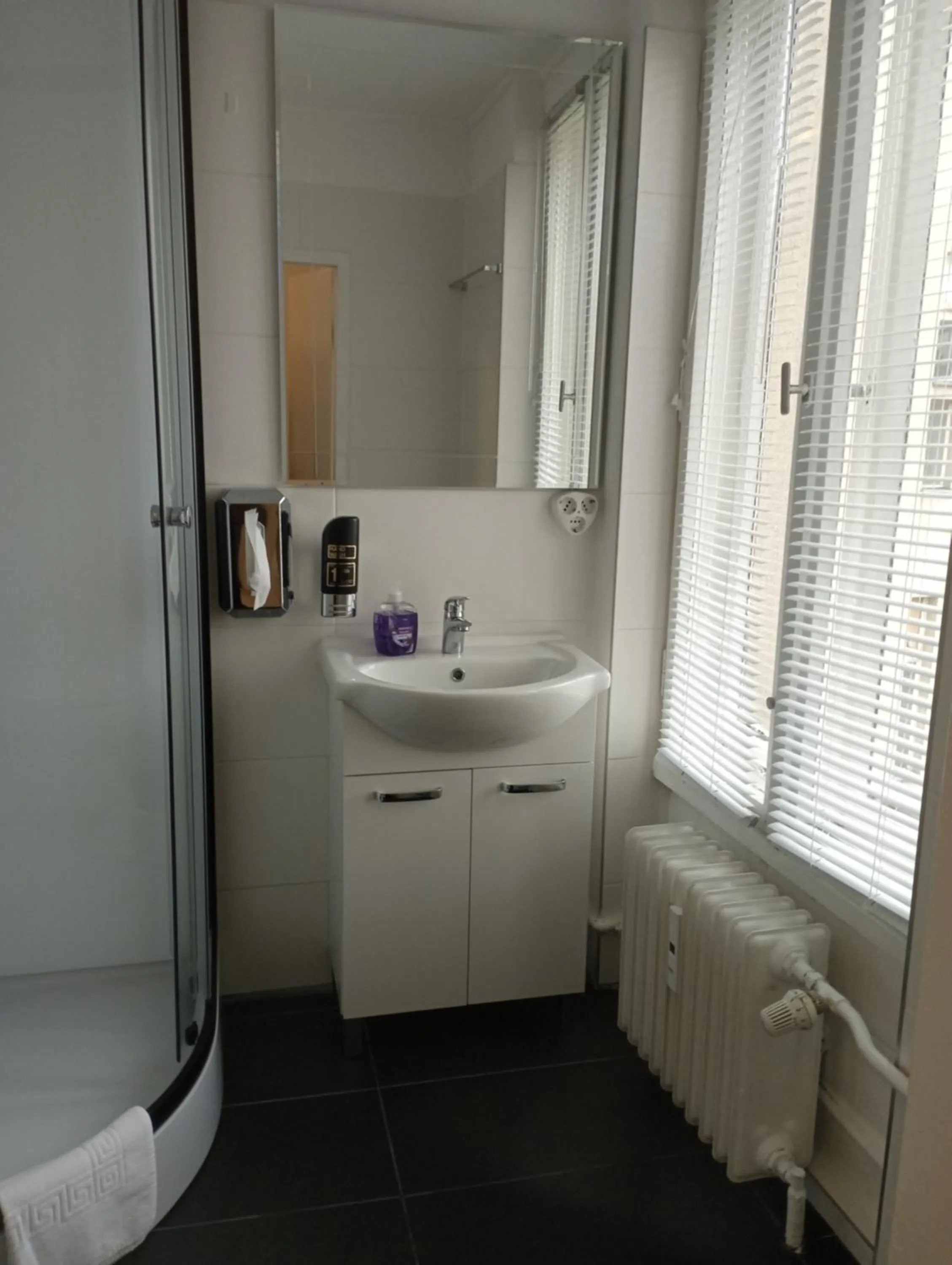 Bathroom in City Pension Berlin