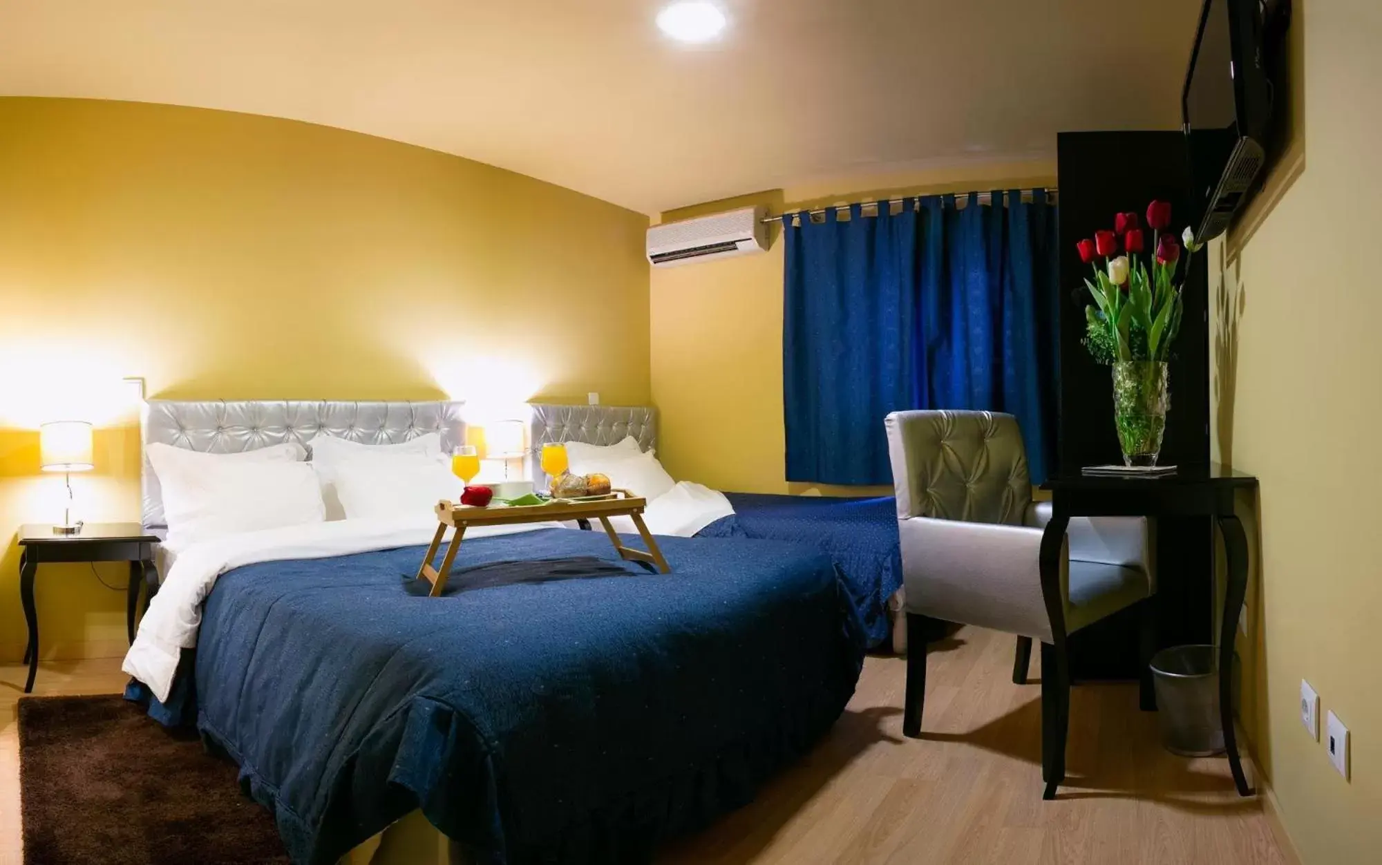 Triple Room (1 Double Bed + 1 Single Bed) in Hotel Tulipa Triple Room (1 Double Bed + 1 Single Bed) in Hotel Tulipa