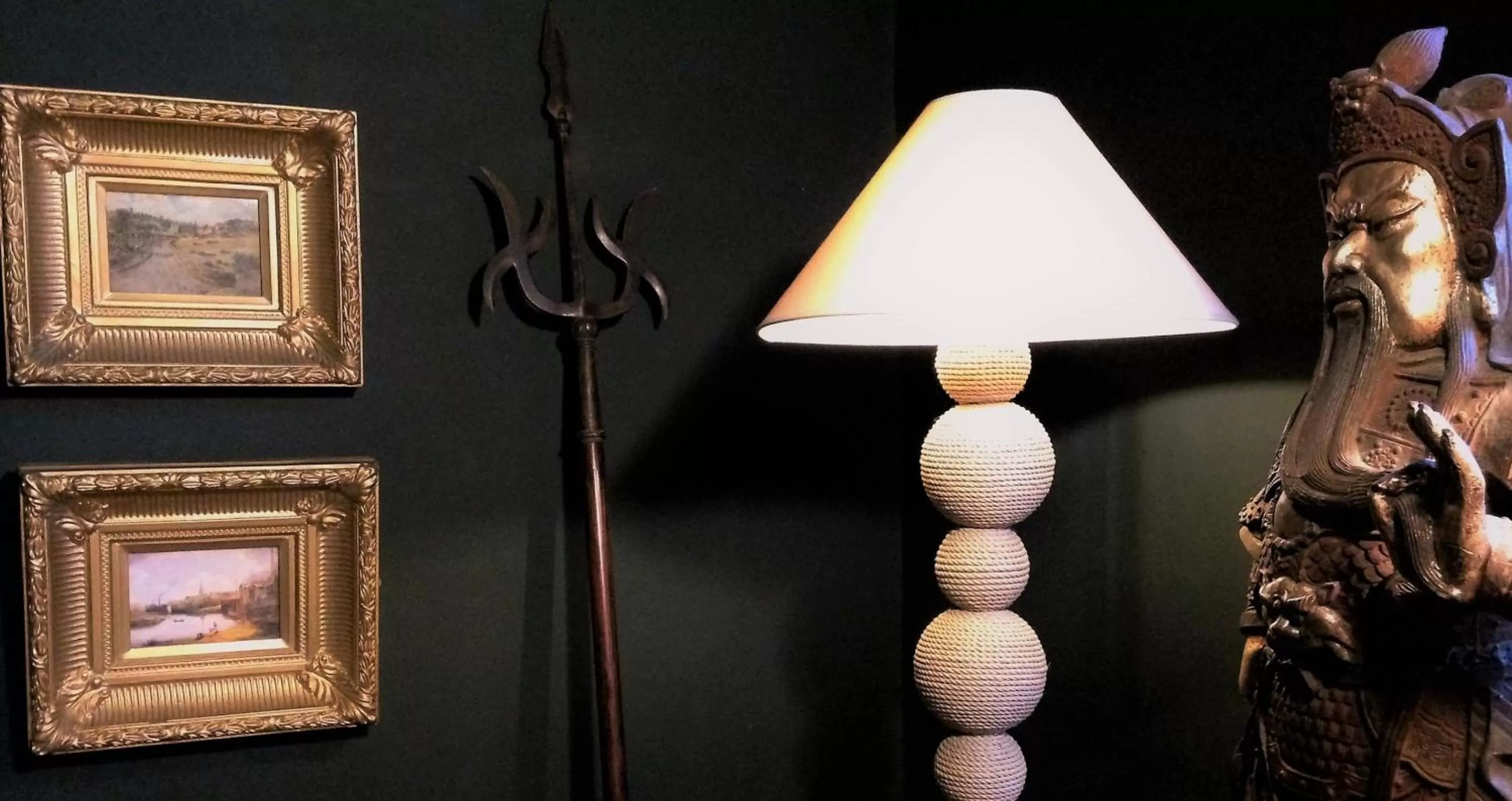 Decorative detail in The Fox and Hounds