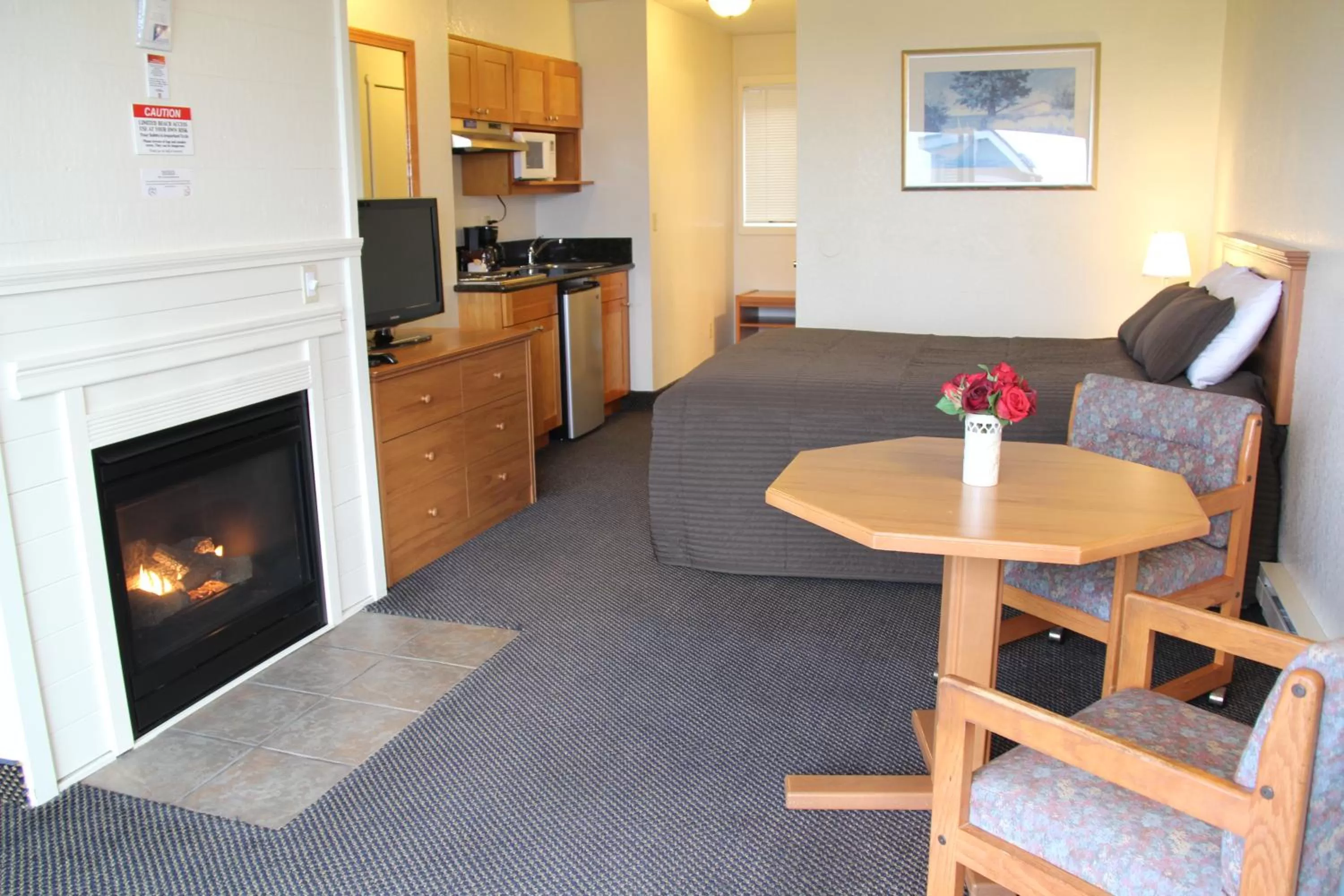 TV and multimedia in Sunset Surf Motel