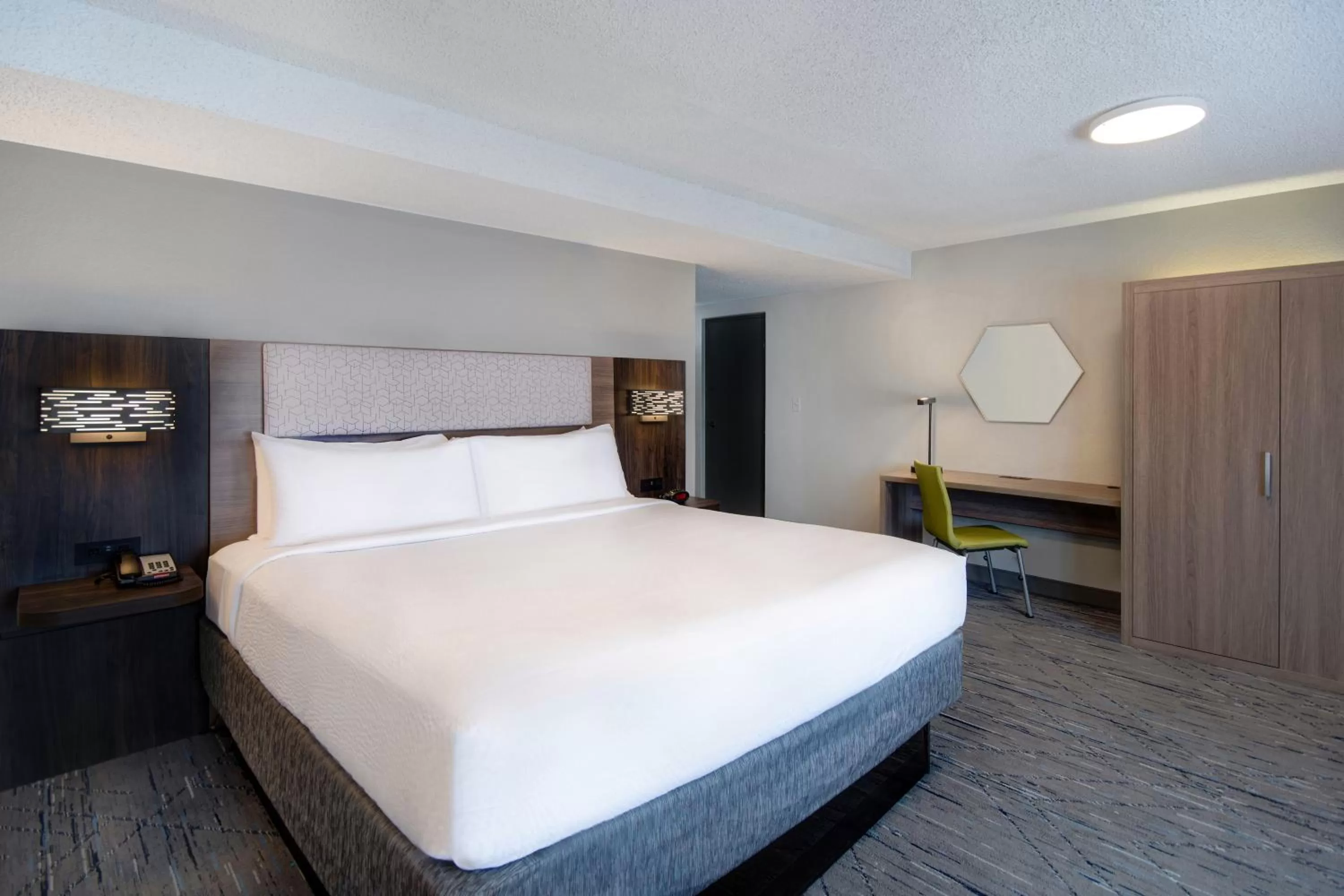 Bedroom, Bed in Holiday Inn Express Rochester - University Area by IHG