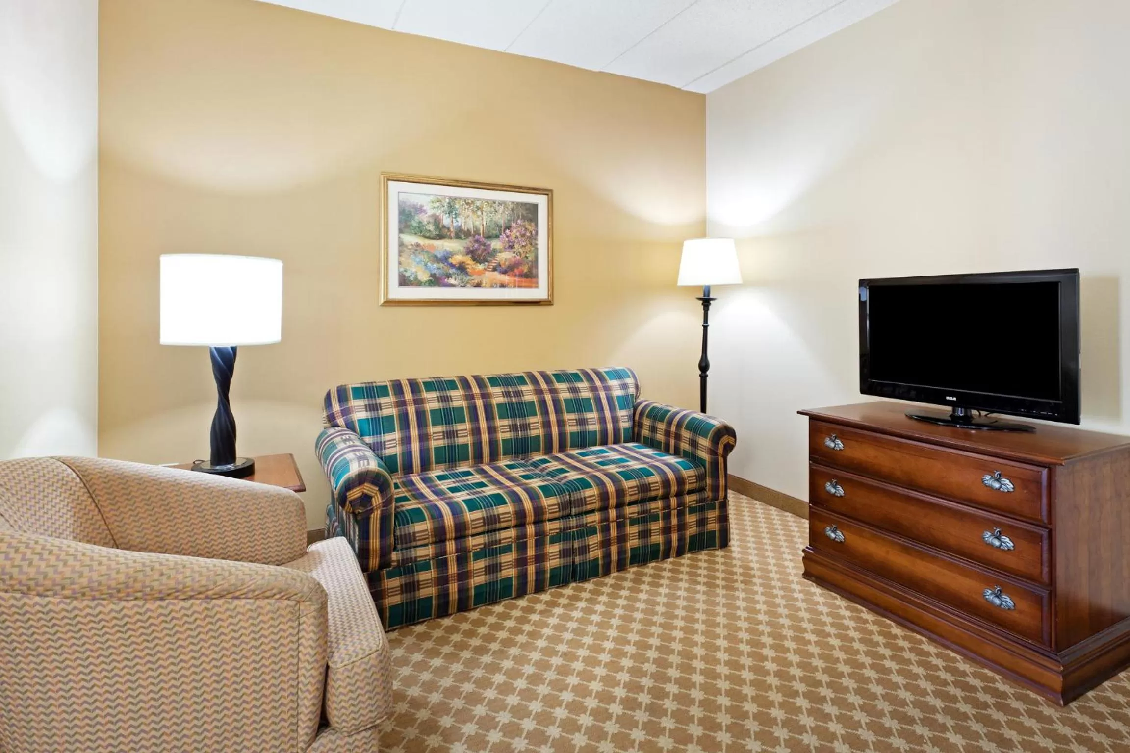 One-Bedroom King Suite with Sofa Bed in Country Inn & Suites by Radisson, Frackville (Pottsville), PA