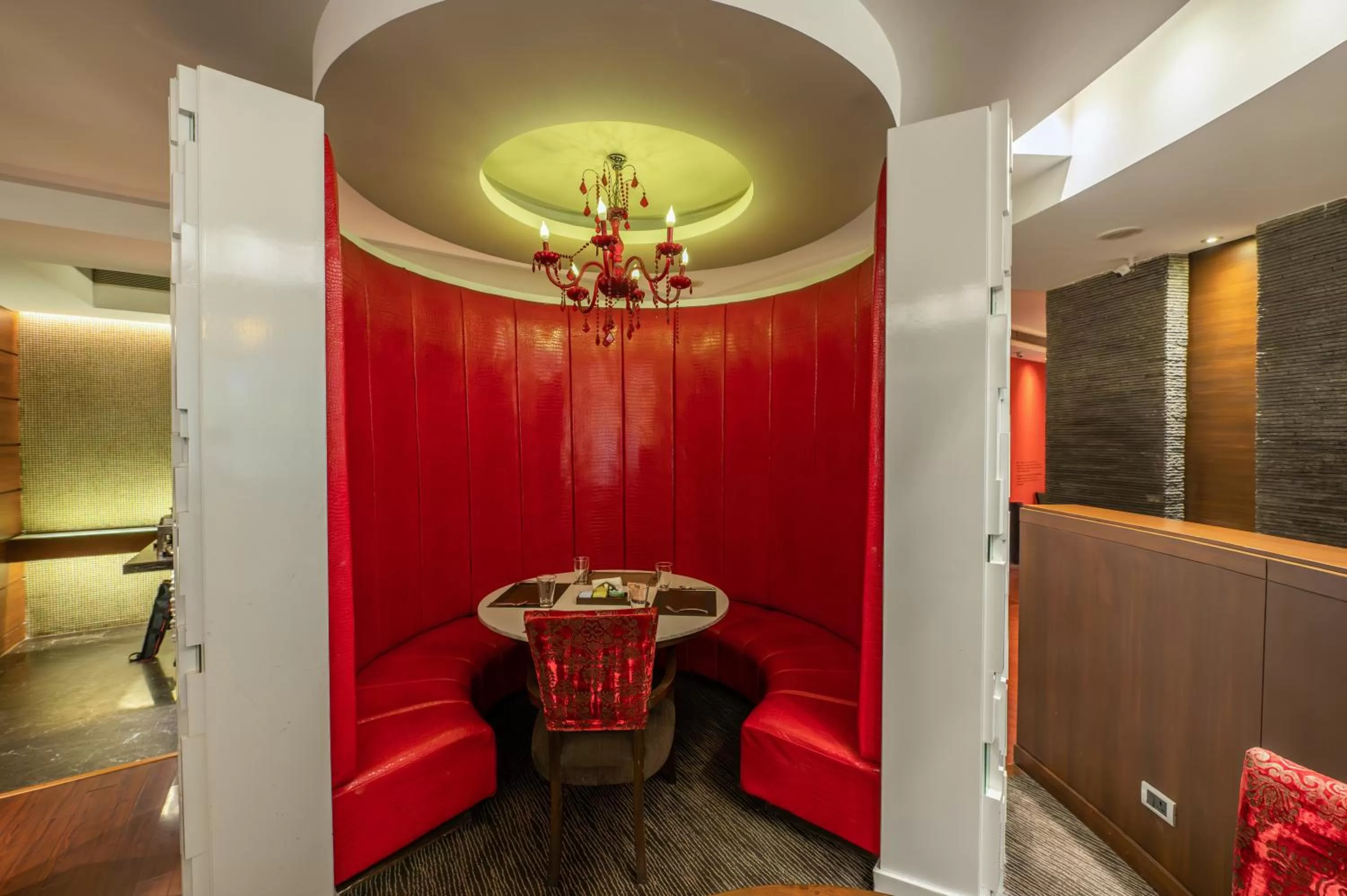 Restaurant/places to eat in O Hotel Pune