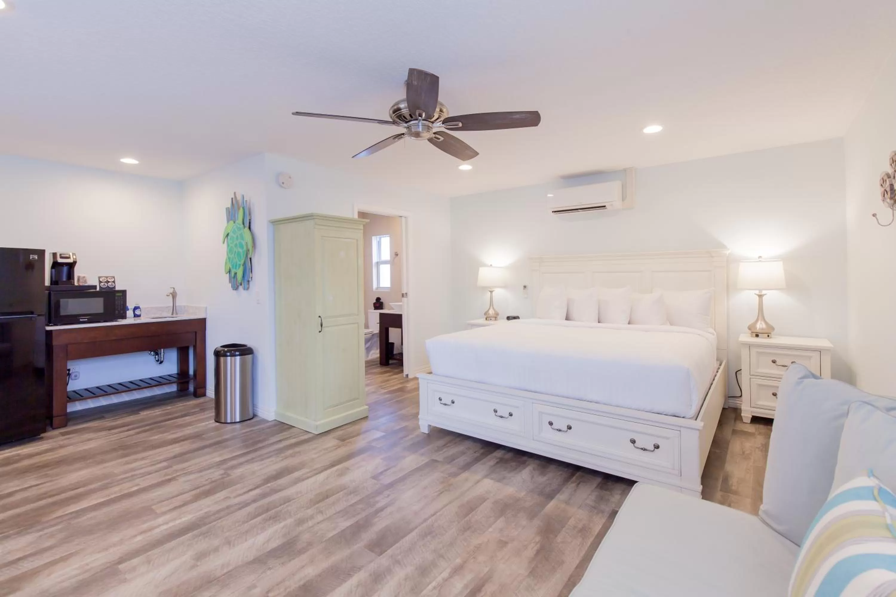 Bed in Lost Inn Paradise