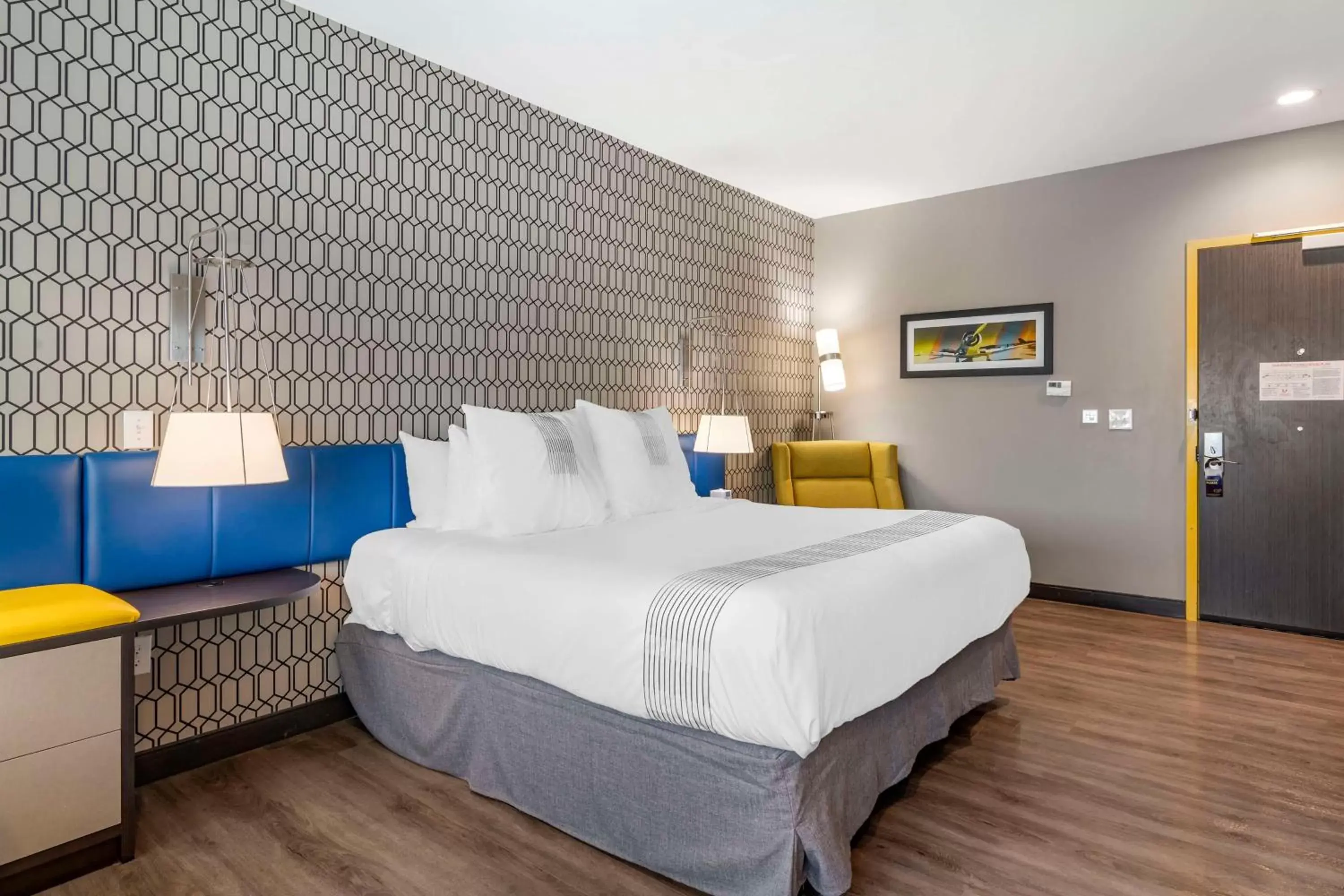 King Room with Work Desk in GLō Best Western Savannah-Gateway I-95 King Room with Work Desk in GLō Best Western Savannah-Gateway I-95