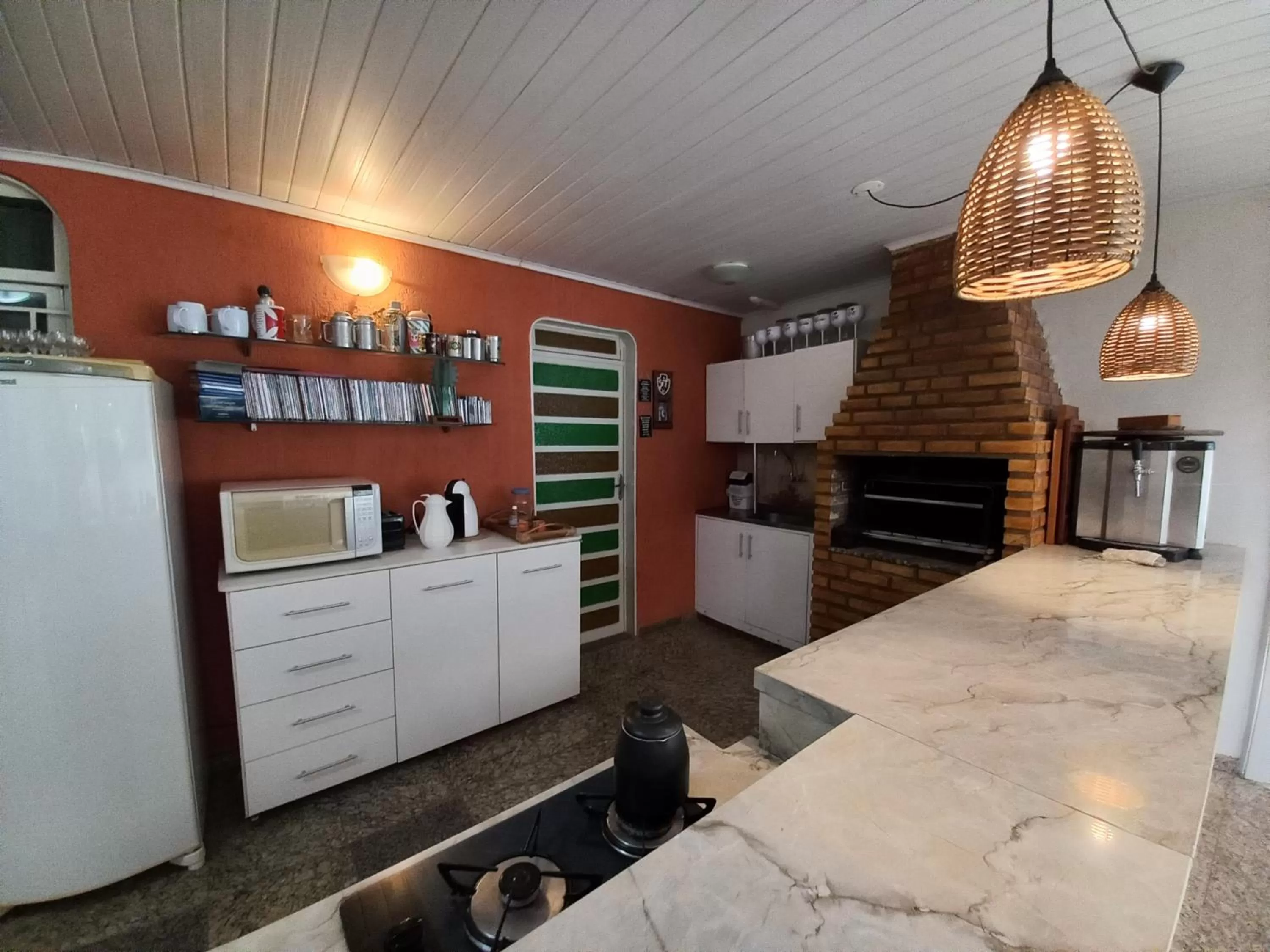 BBQ facilities, Kitchen/Kitchenette in KzaZendf Cama e Cafe Asa Sul