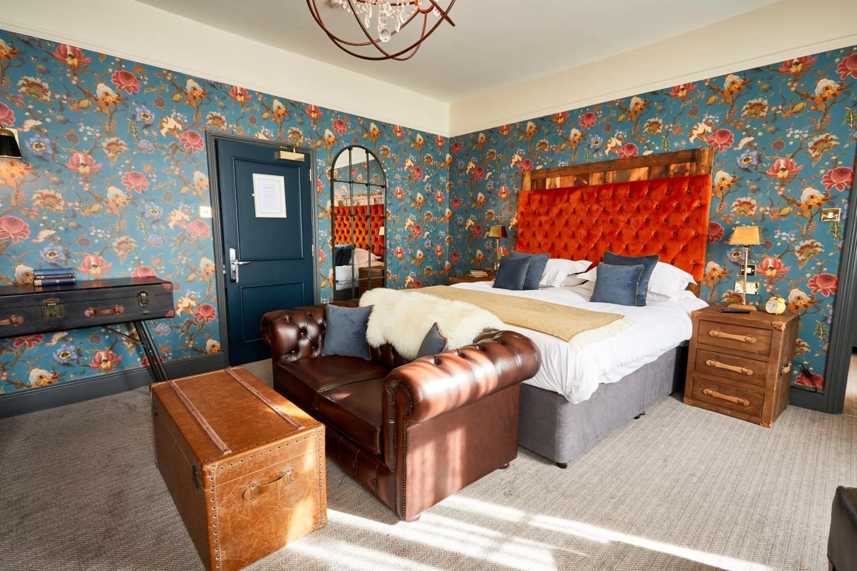 Photo of the whole room, Bed in The Fleece at Cirencester
