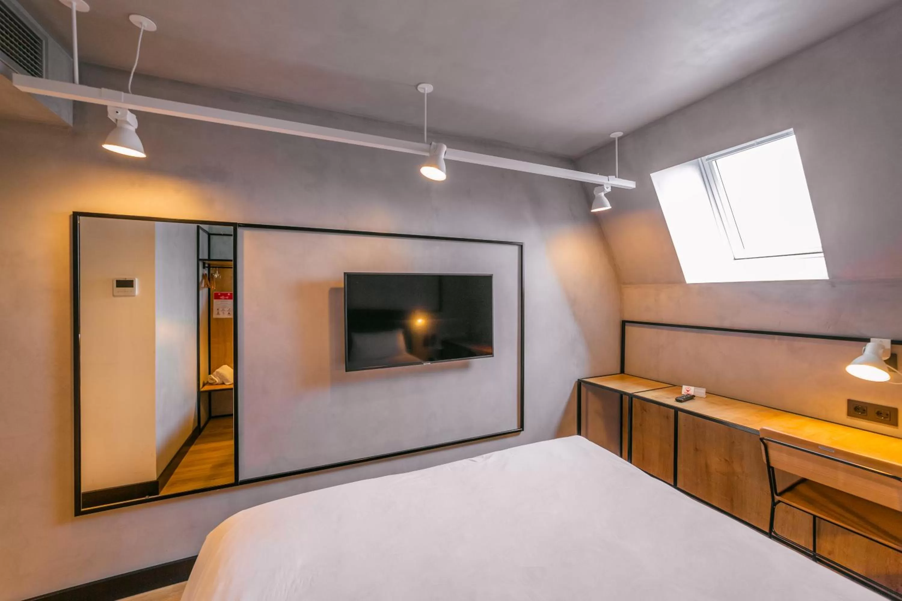 Photo of the whole room, Bed in ibis Porto Centro Mercado Bolhao