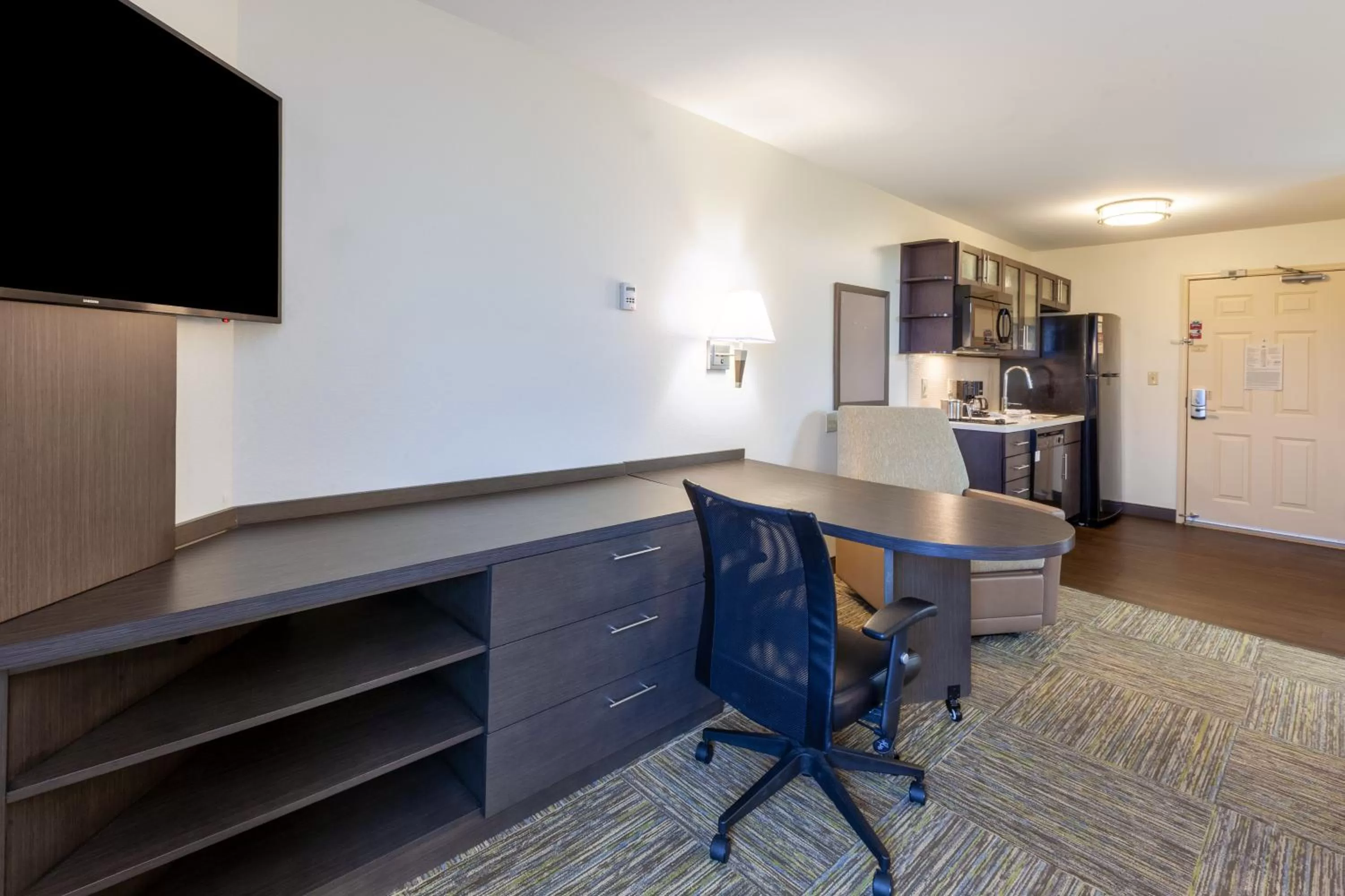 TV and multimedia in Candlewood Suites Kalamazoo by IHG