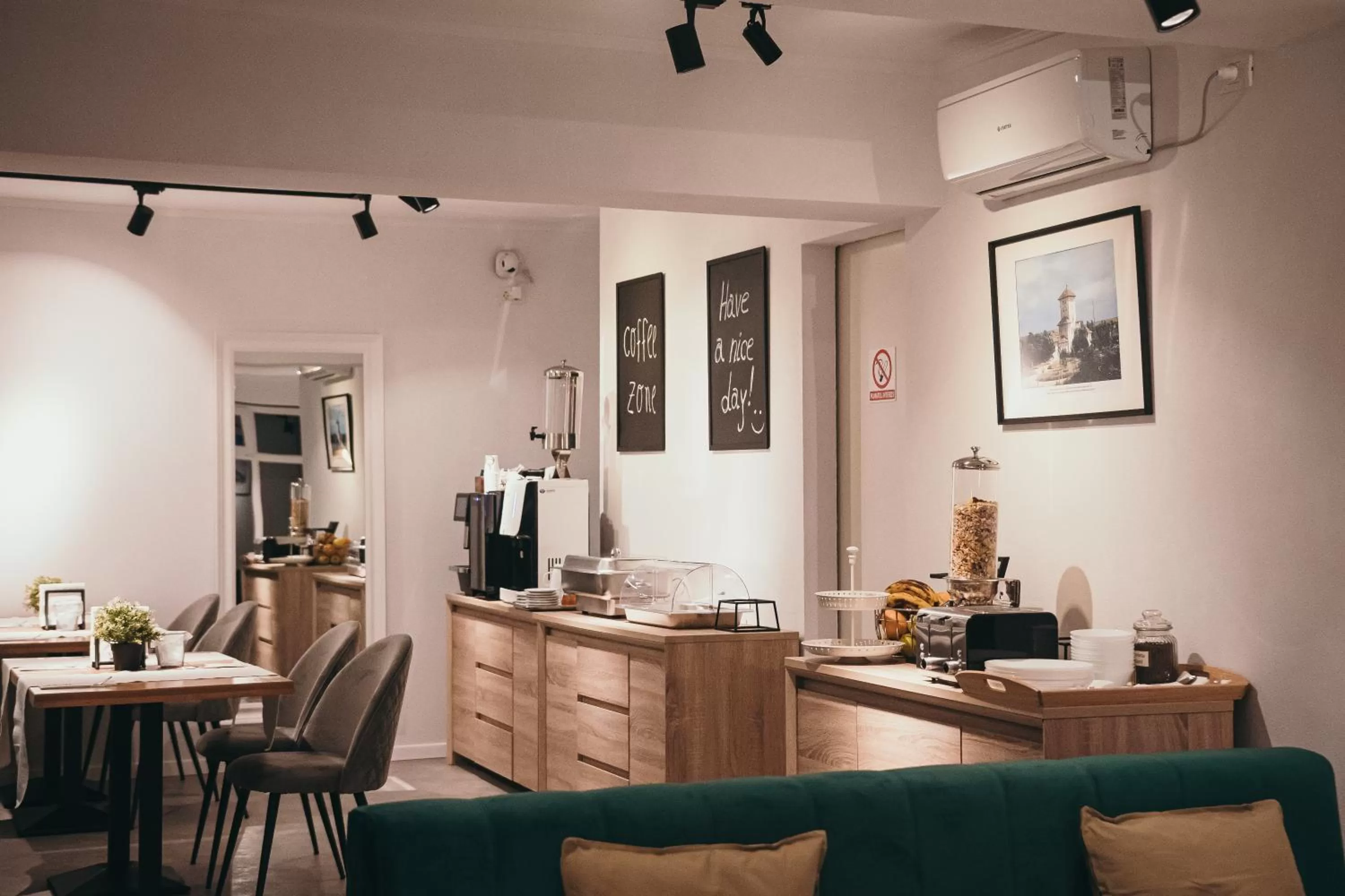 Restaurant/places to eat in Nest Guesthouse