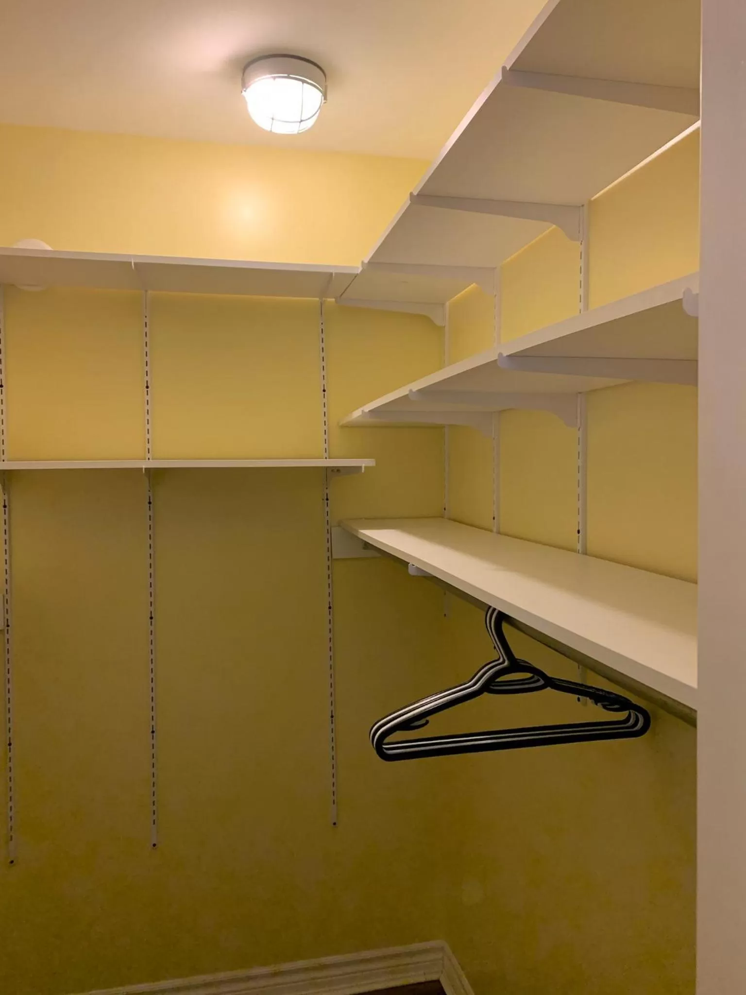 storage in Lakelawn B&B and Motel