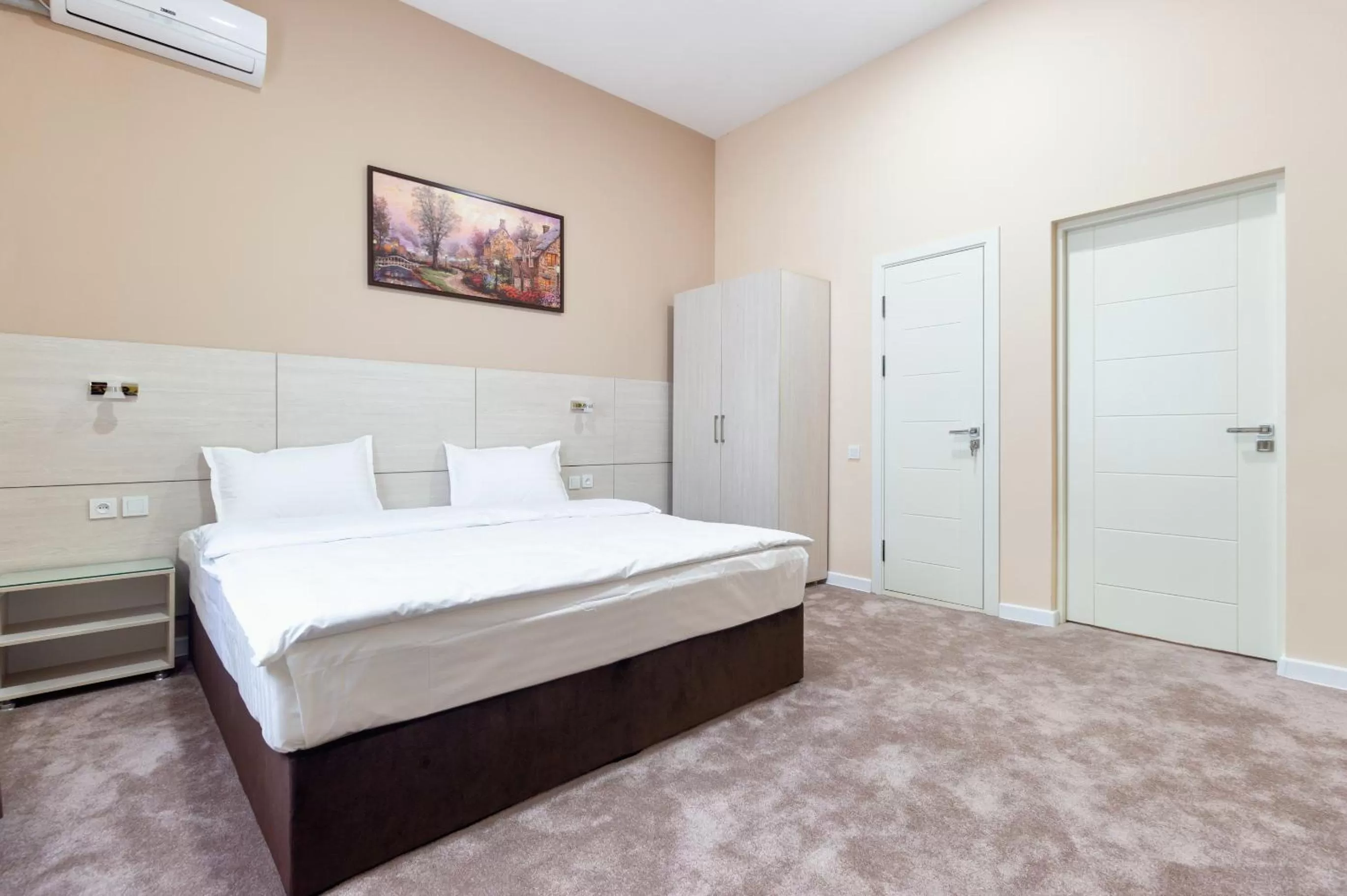 Bedroom, Bed in Musafir Hotel