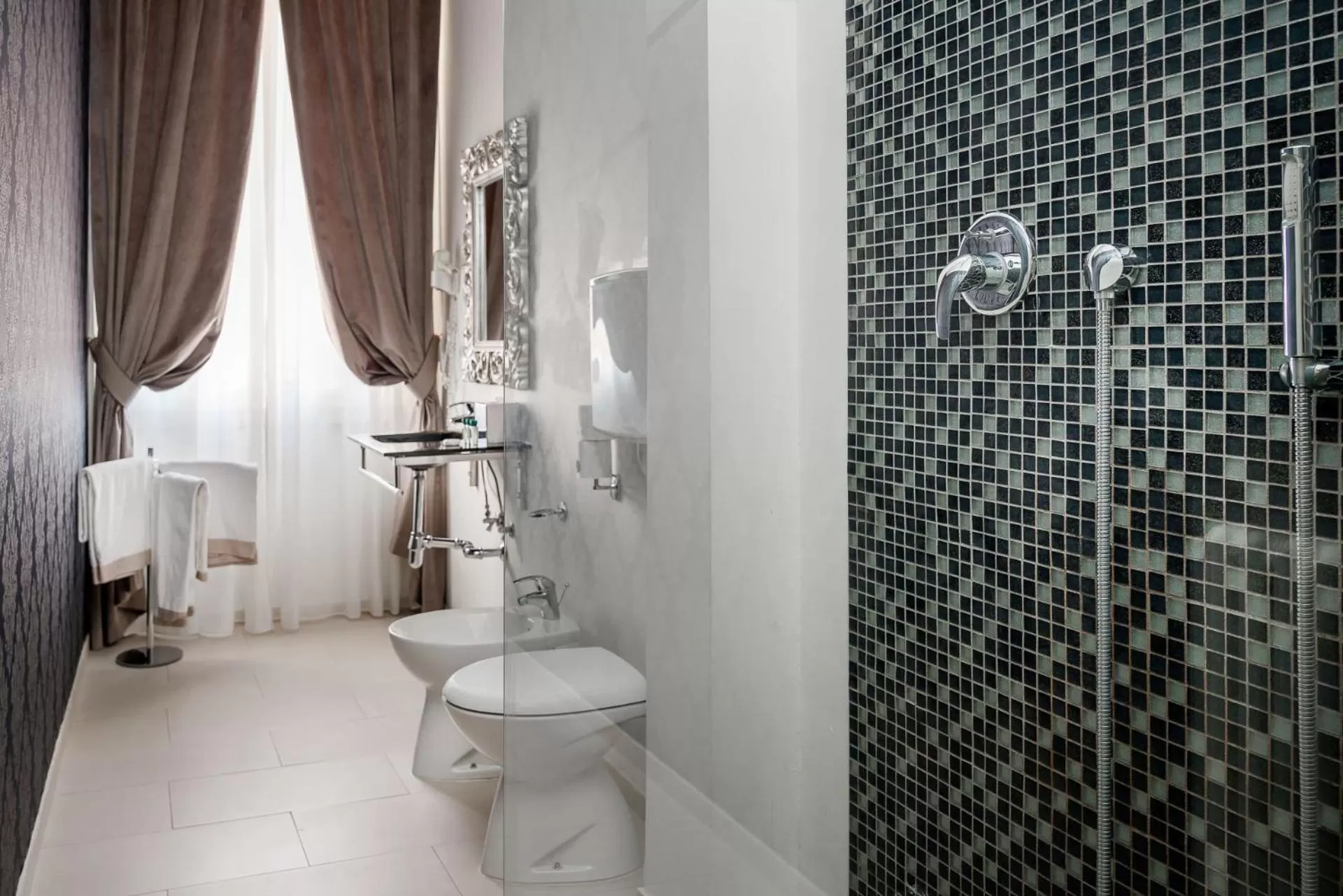 Bathroom in Albergo Rossini 1936