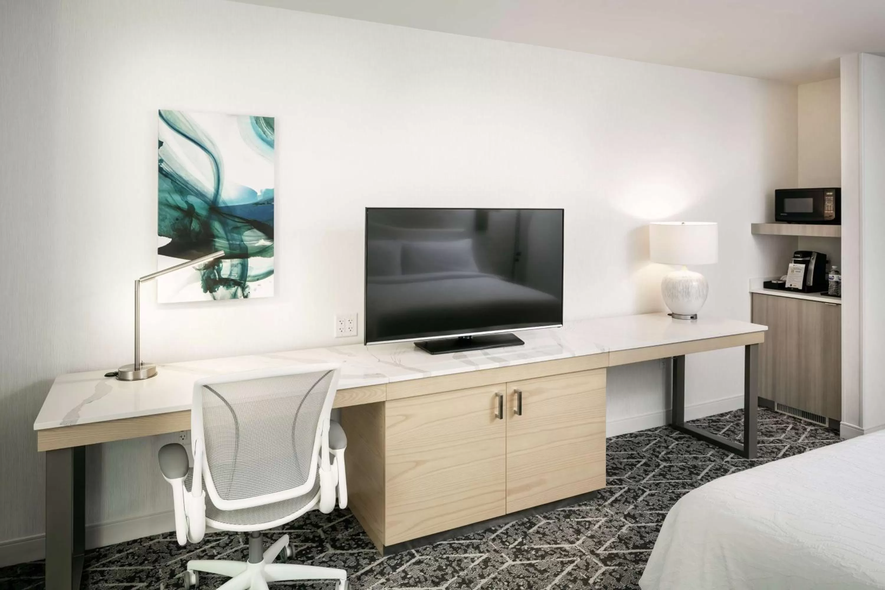 Bedroom, Bed in Hilton Garden Inn Seattle Bellevue Downtown, WA