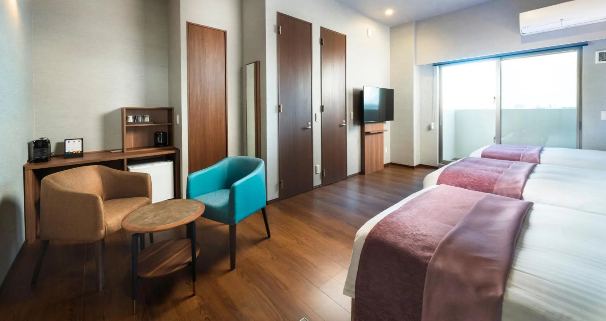 Photo of the whole room, Bed in HOTEL SANSUI NAHA Ryukyu Onsen Naminoue-No-Yu