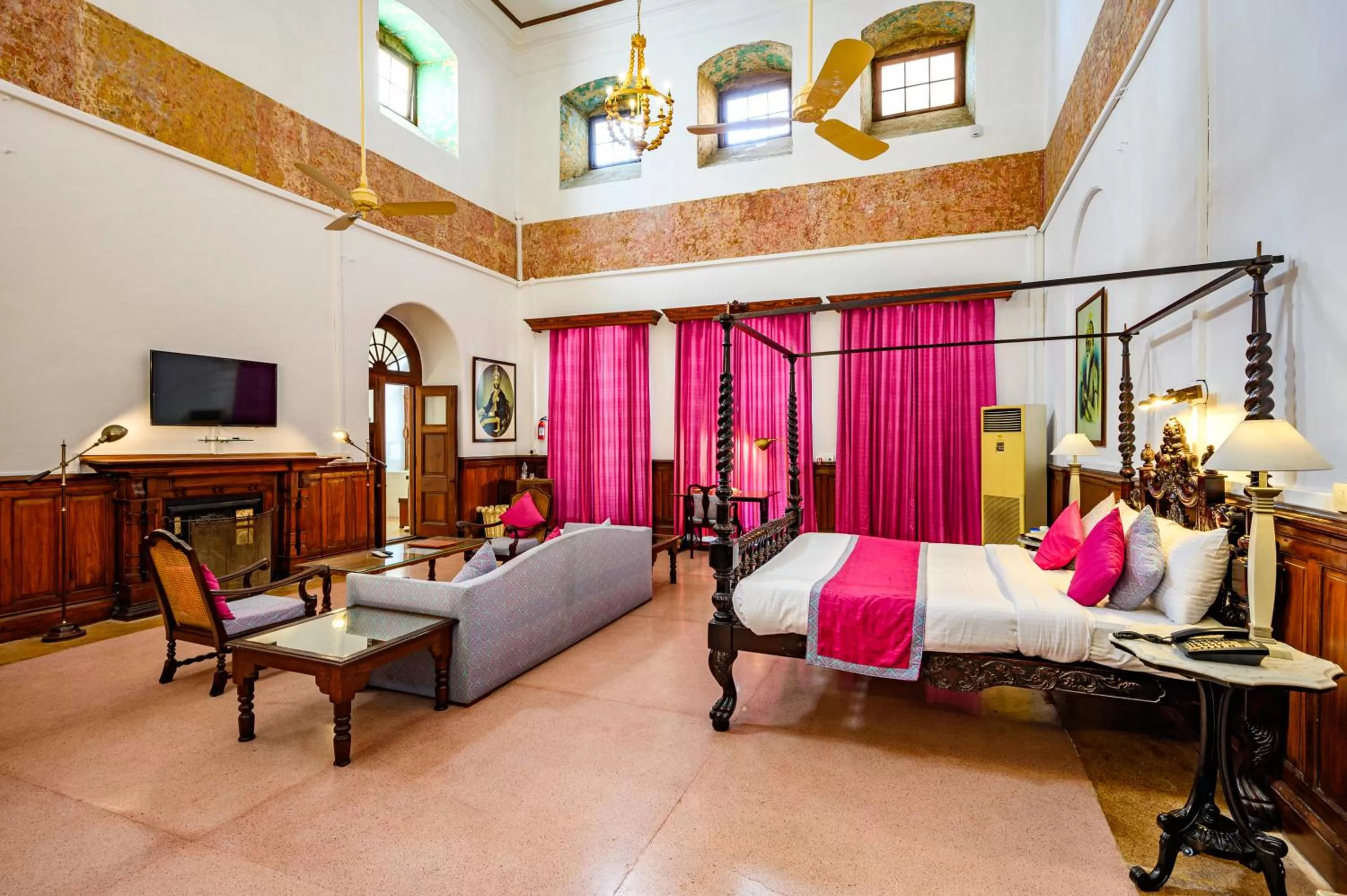 Bed in Neemrana's - Baradari Palace