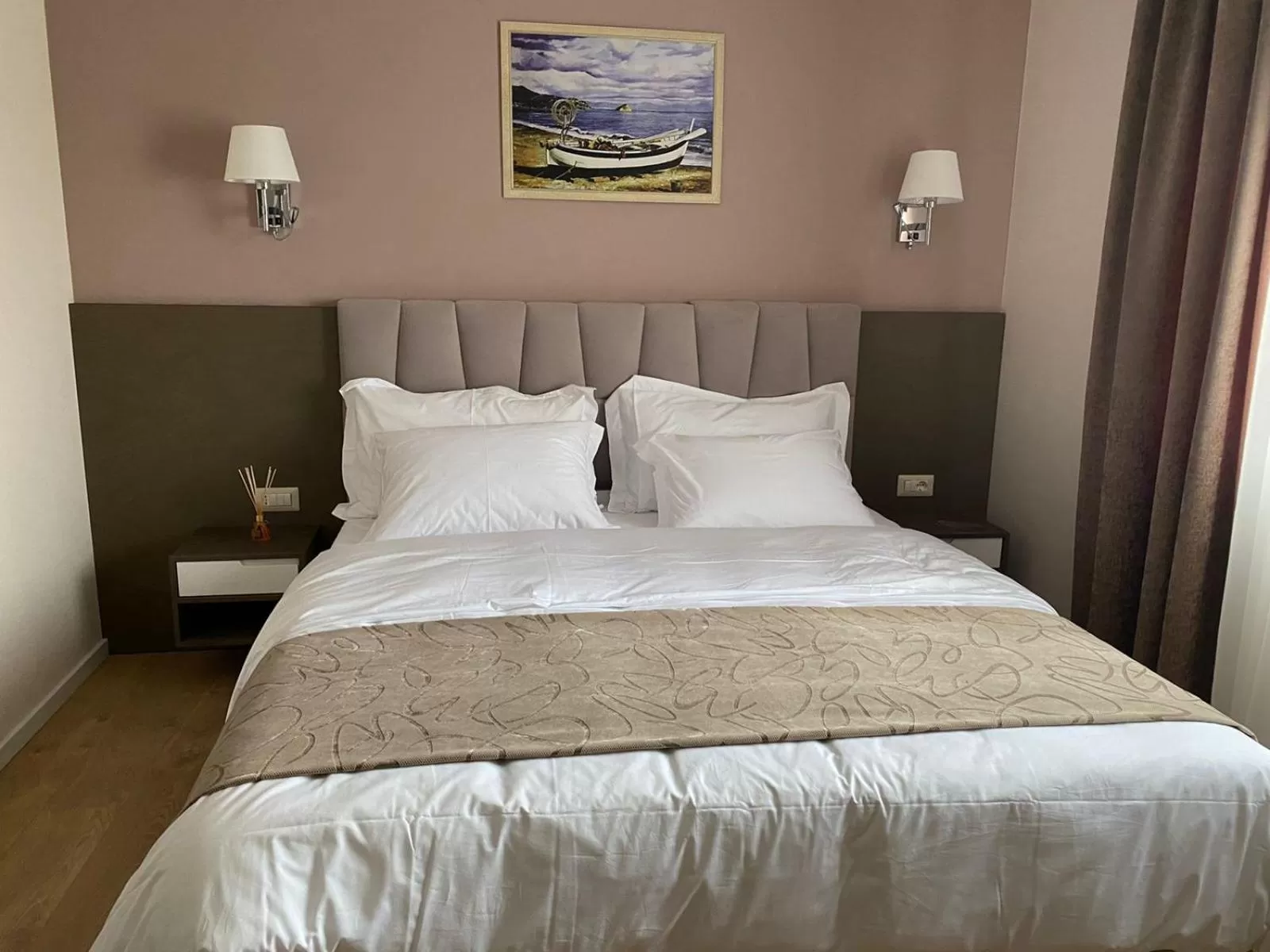 Bed in Doanesia Premium Hotel & Spa