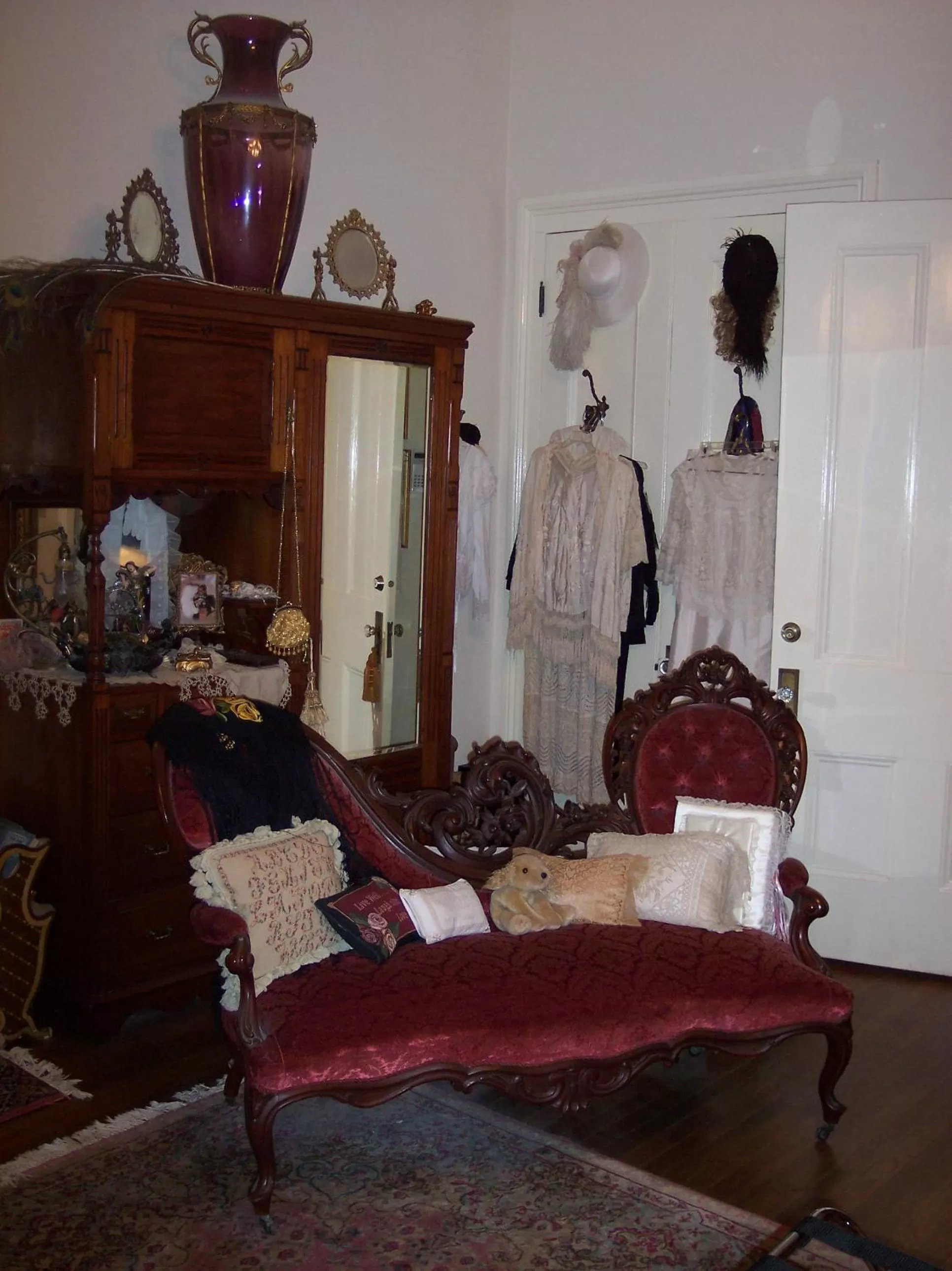 Decorative detail in Shadowlawn Bed and Breakfast