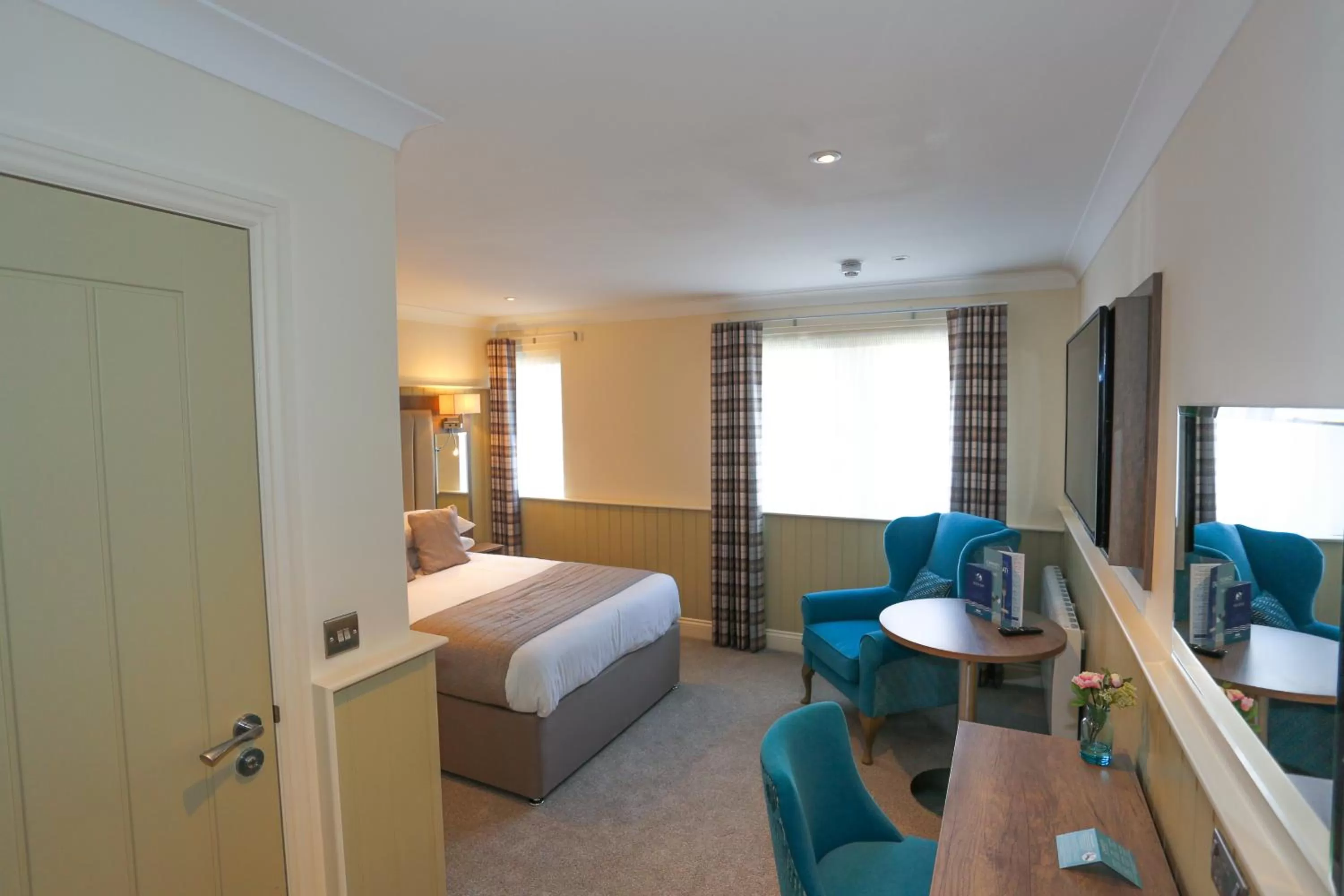 Bedroom, Bed in Duck Bay Hotel & Restaurant