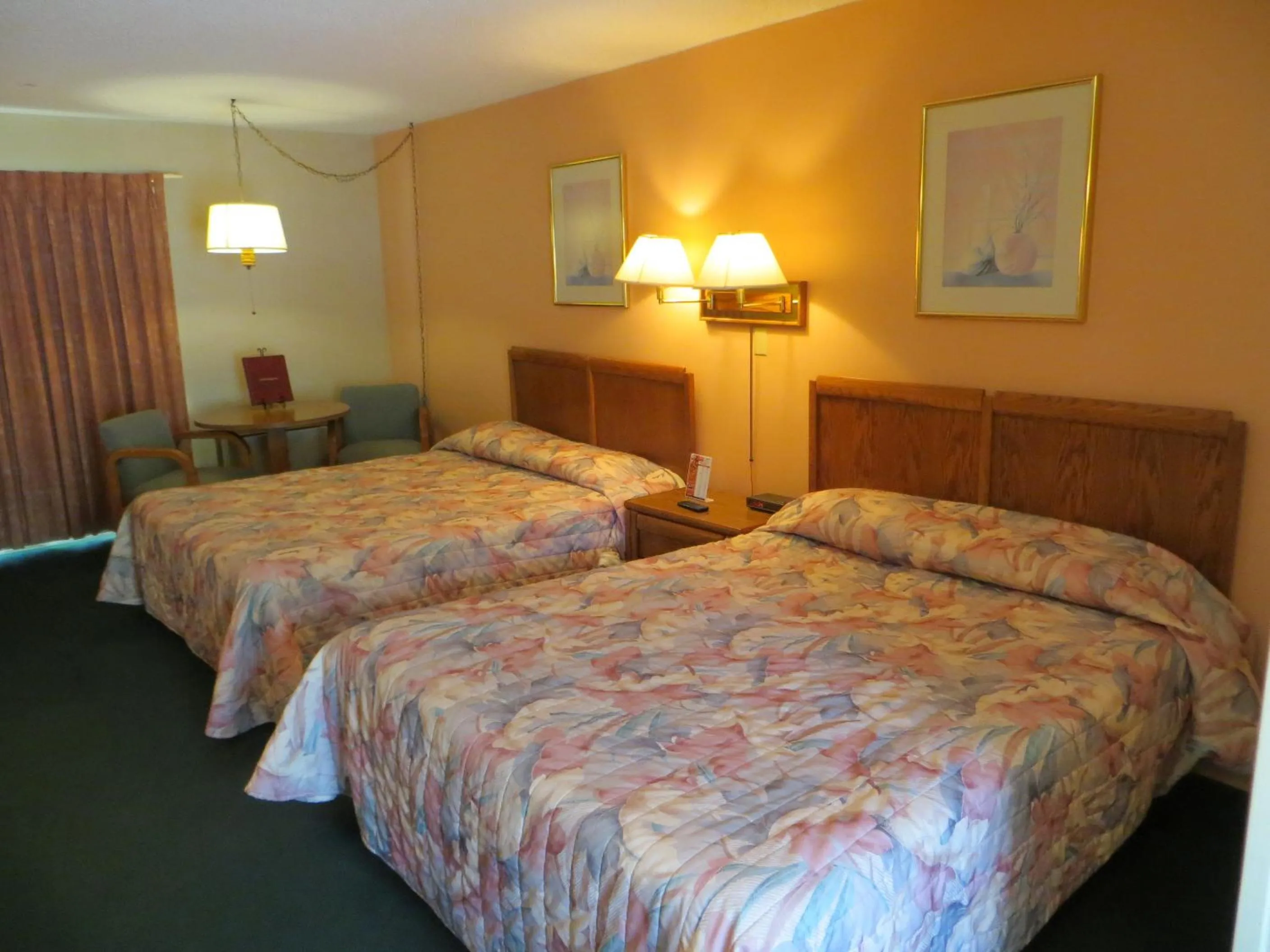 Bed in Starlite Budget Inn
