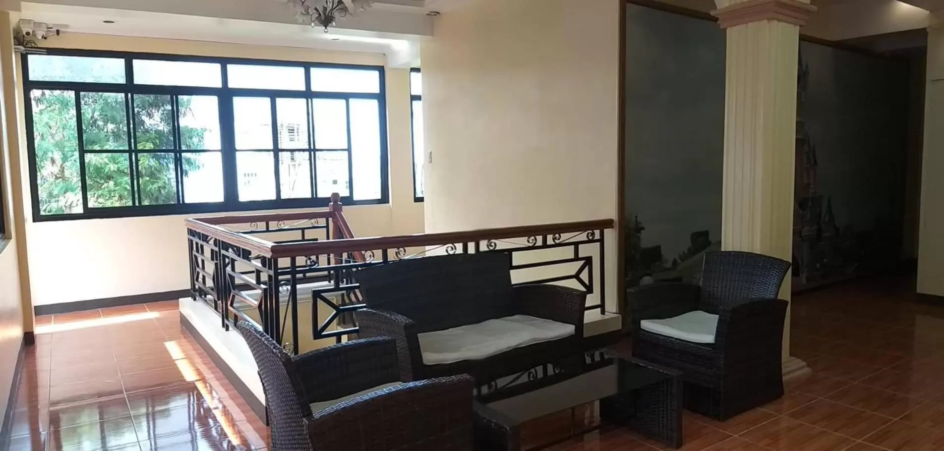 Seating area in Divine Castle Travelers Inn