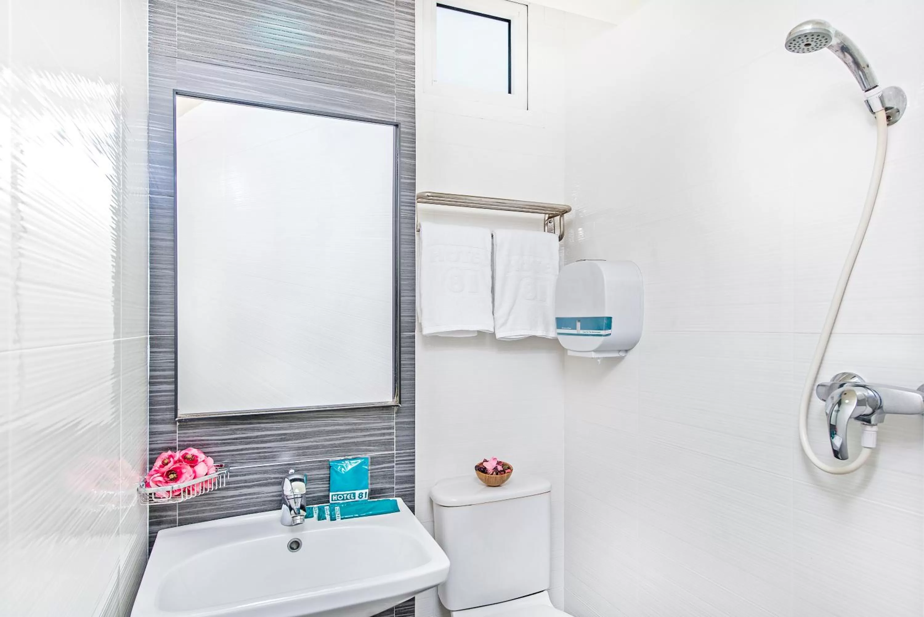 Bathroom in Hotel 81 Selegie