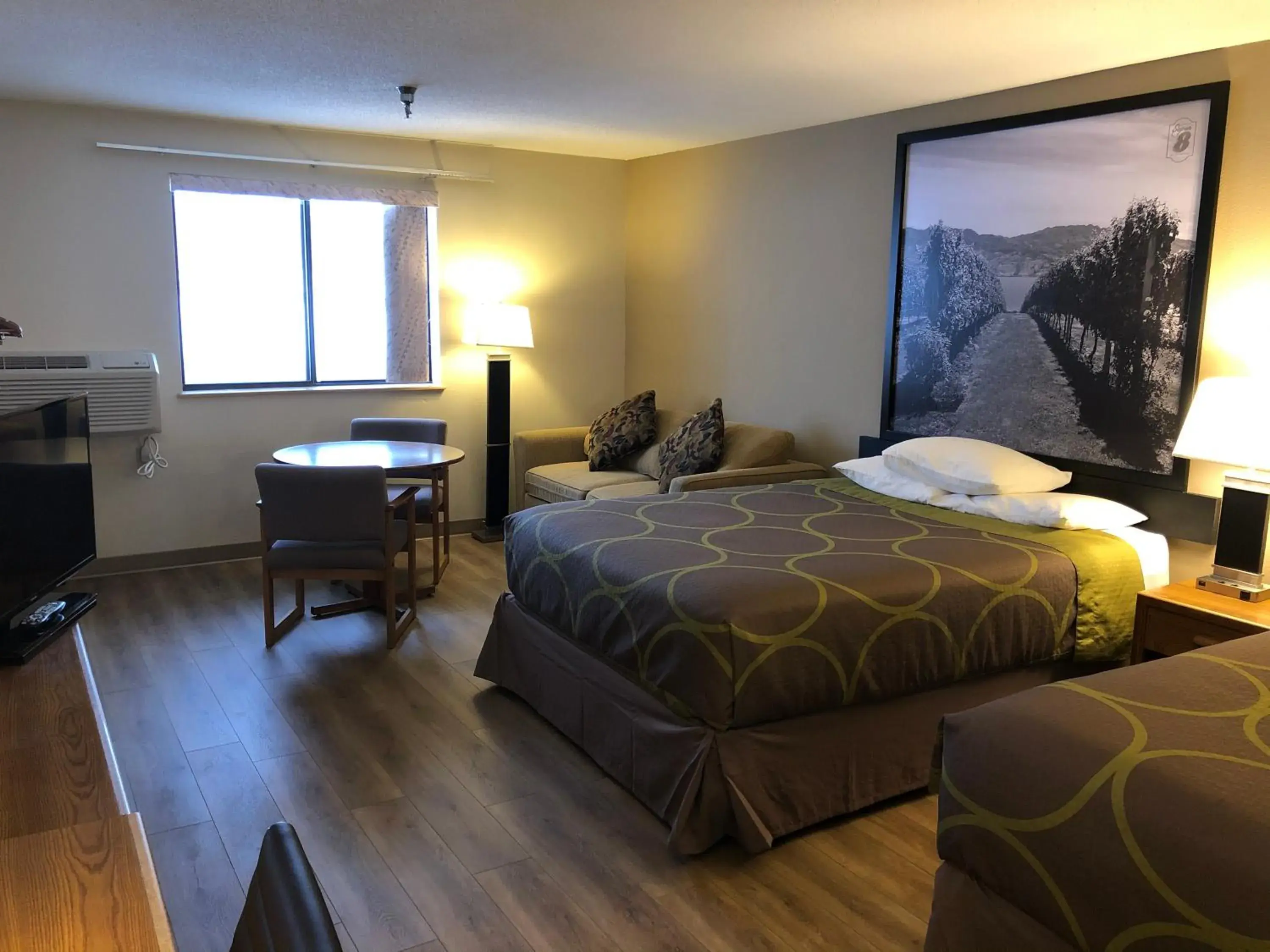 Studio Suite with Two Queen Beds - Non-Smoking in Super 8 by Wyndham Salmon Arm Studio Suite with Two Queen Beds - Non-Smoking in Super 8 by Wyndham Salmon Arm