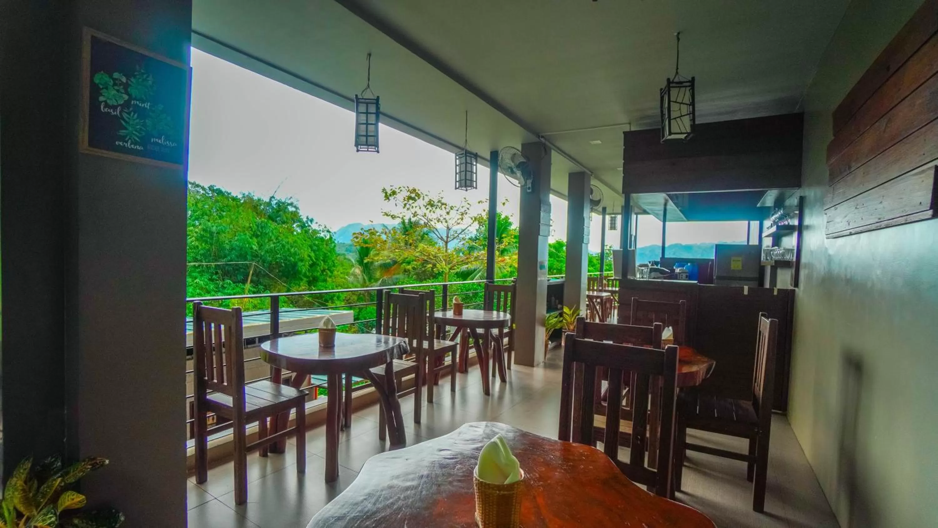 Restaurant/places to eat in The Ridge Coron