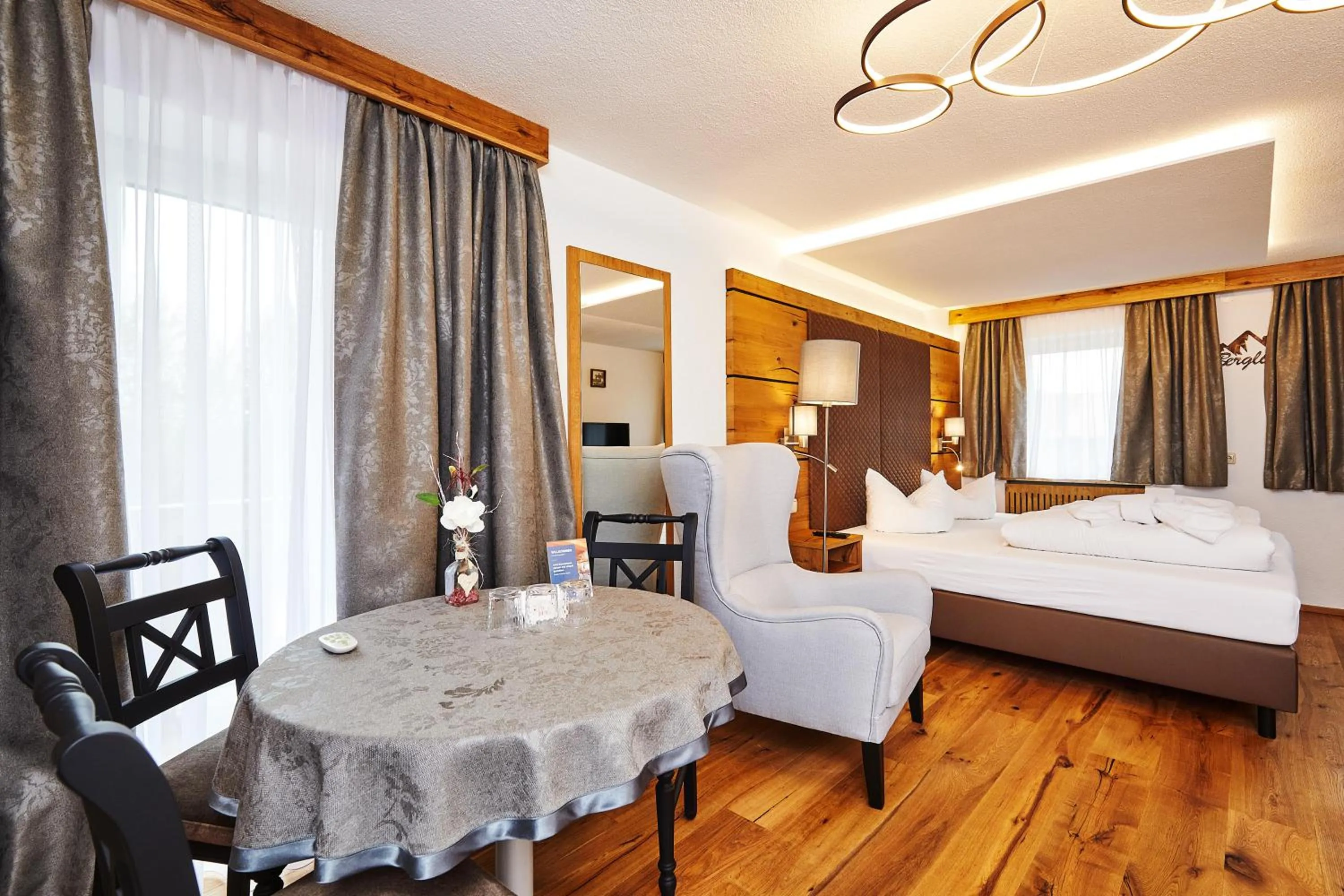 Living room, Bed in Hotel Rupertihof