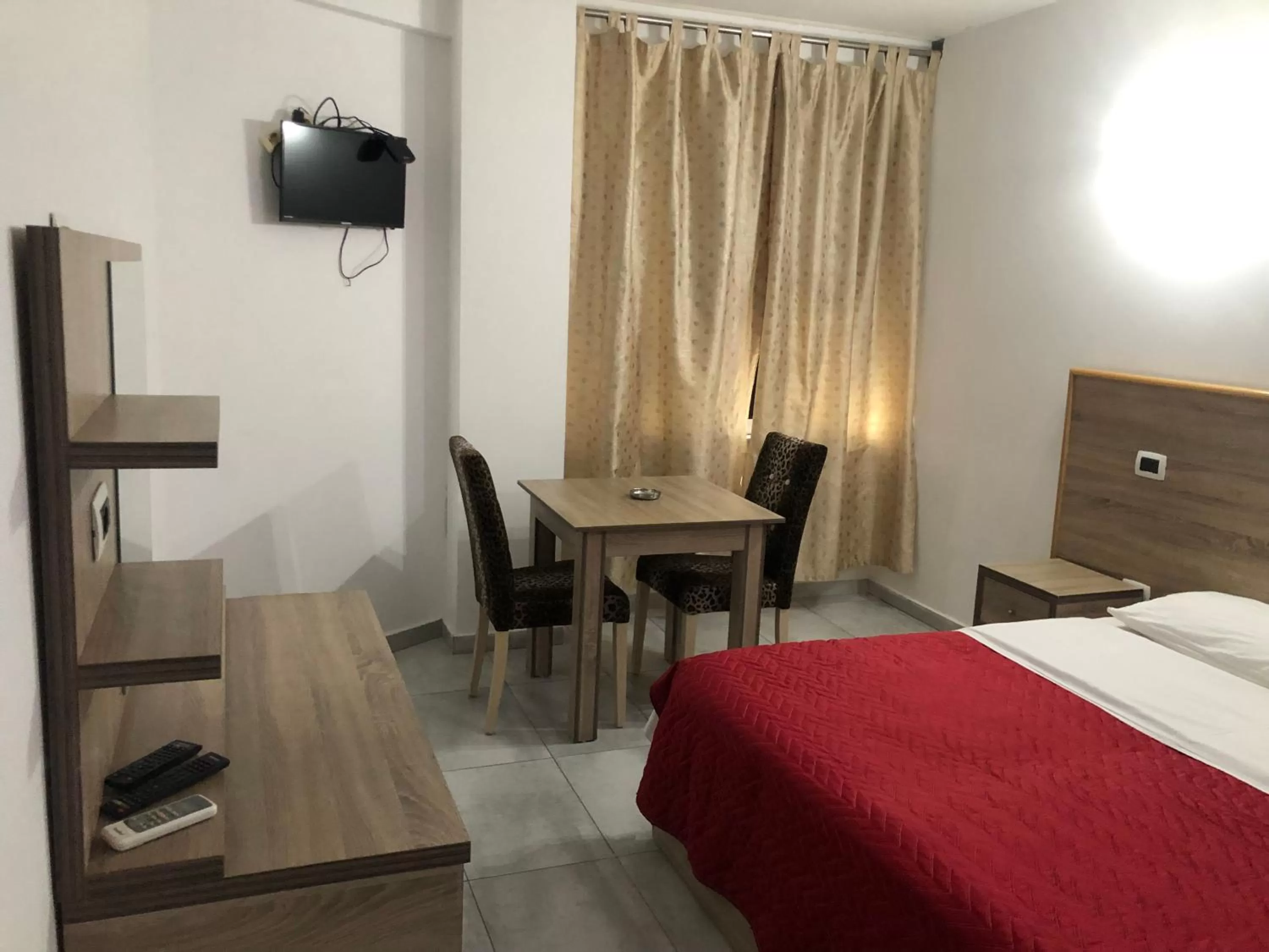 TV/Entertainment Center in Hotel Pernoca