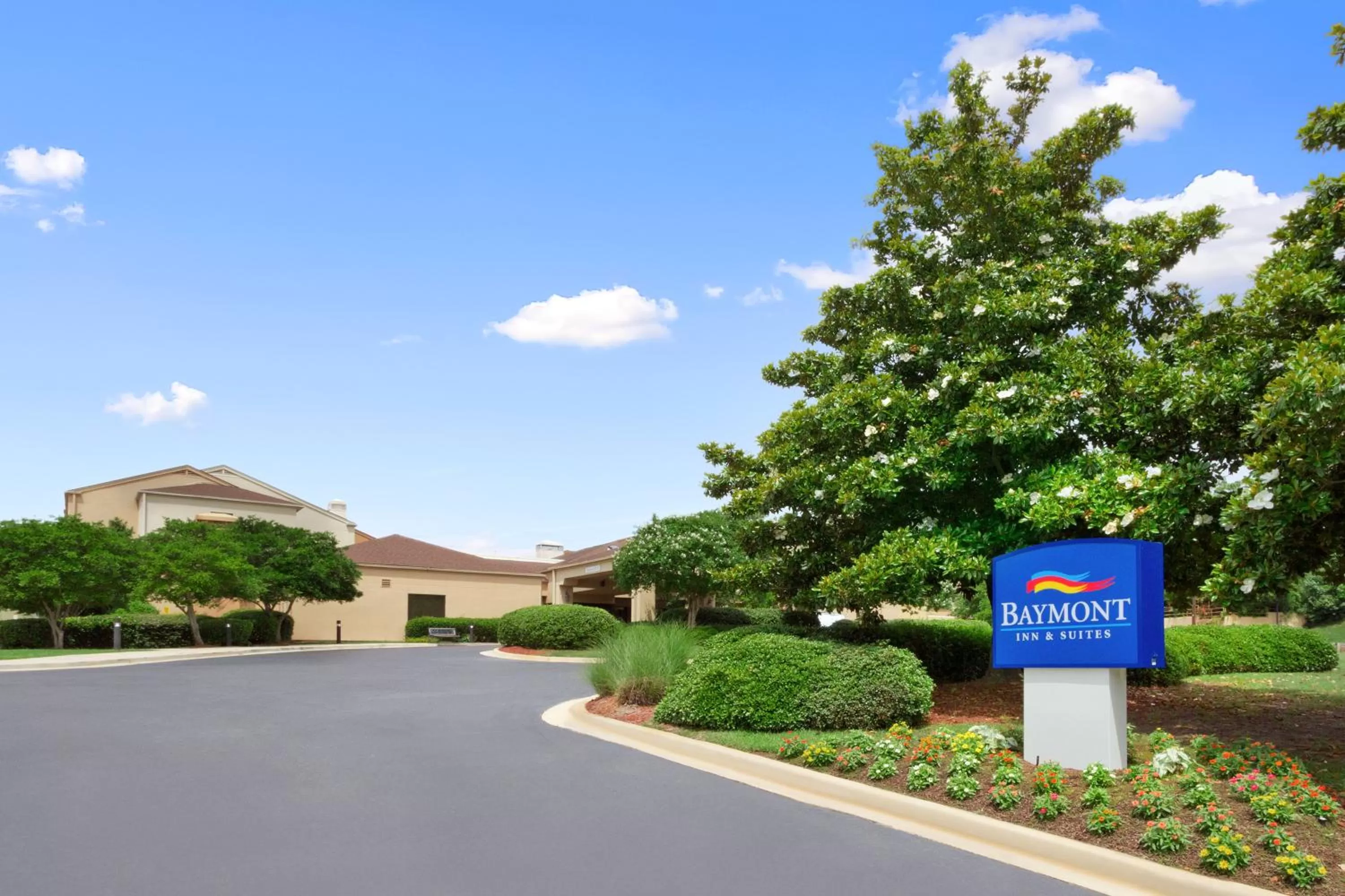 Facade/entrance in Baymont by Wyndham Columbia Northwest