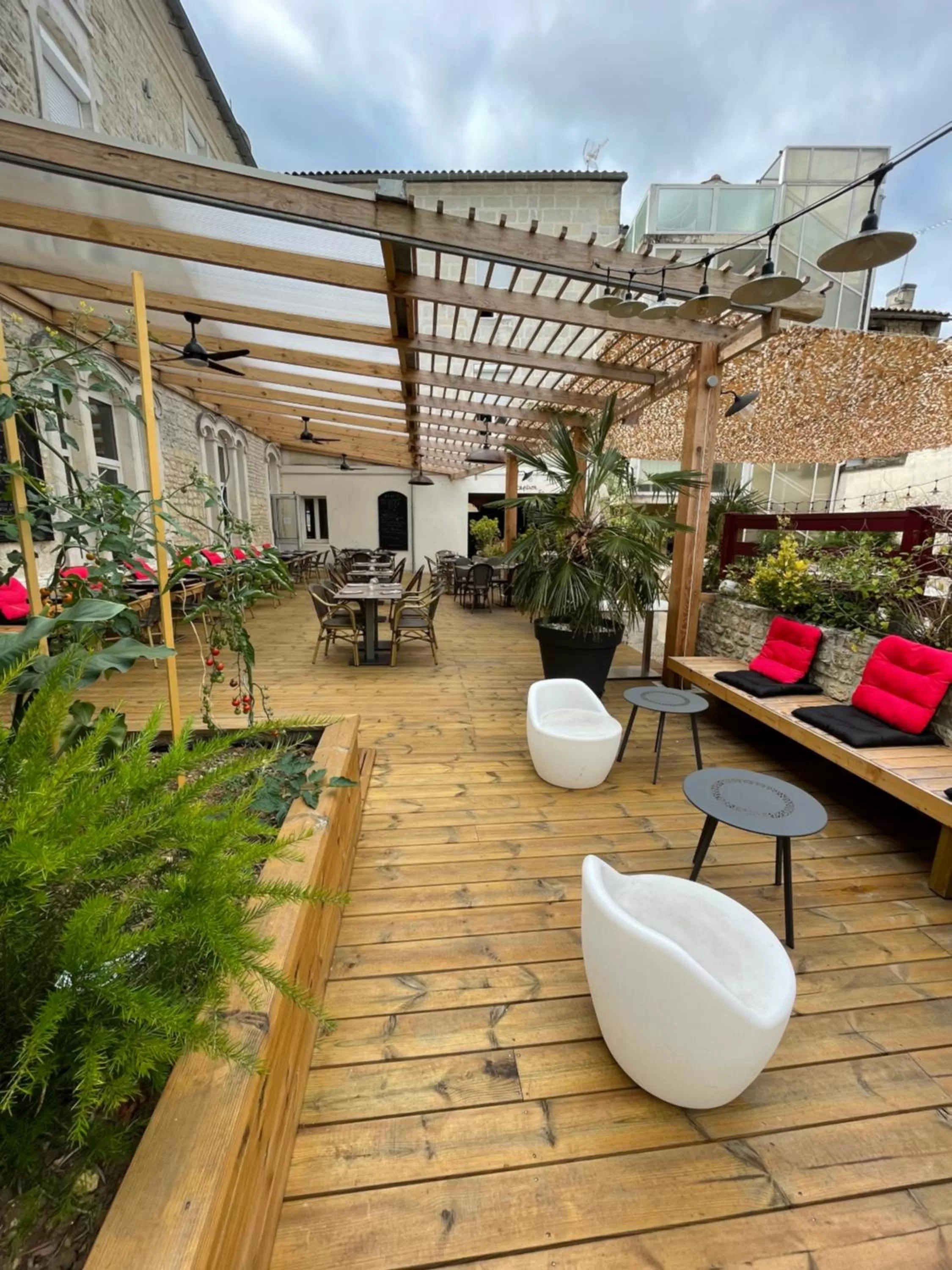 Restaurant/places to eat in Hôtel Restaurant de l'Ecu