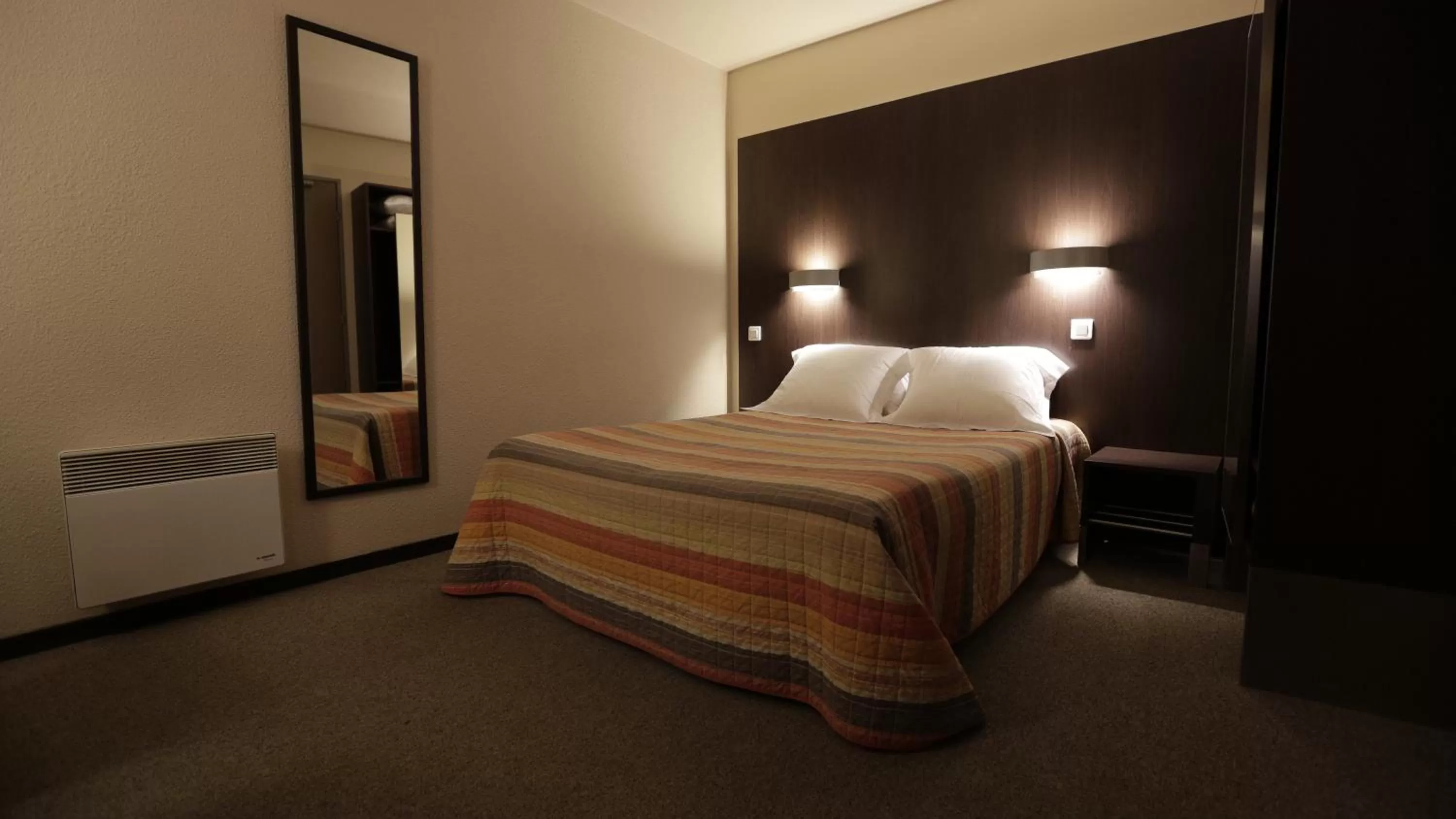 Bedroom, Bed in Hôtel Au Petit Caporal