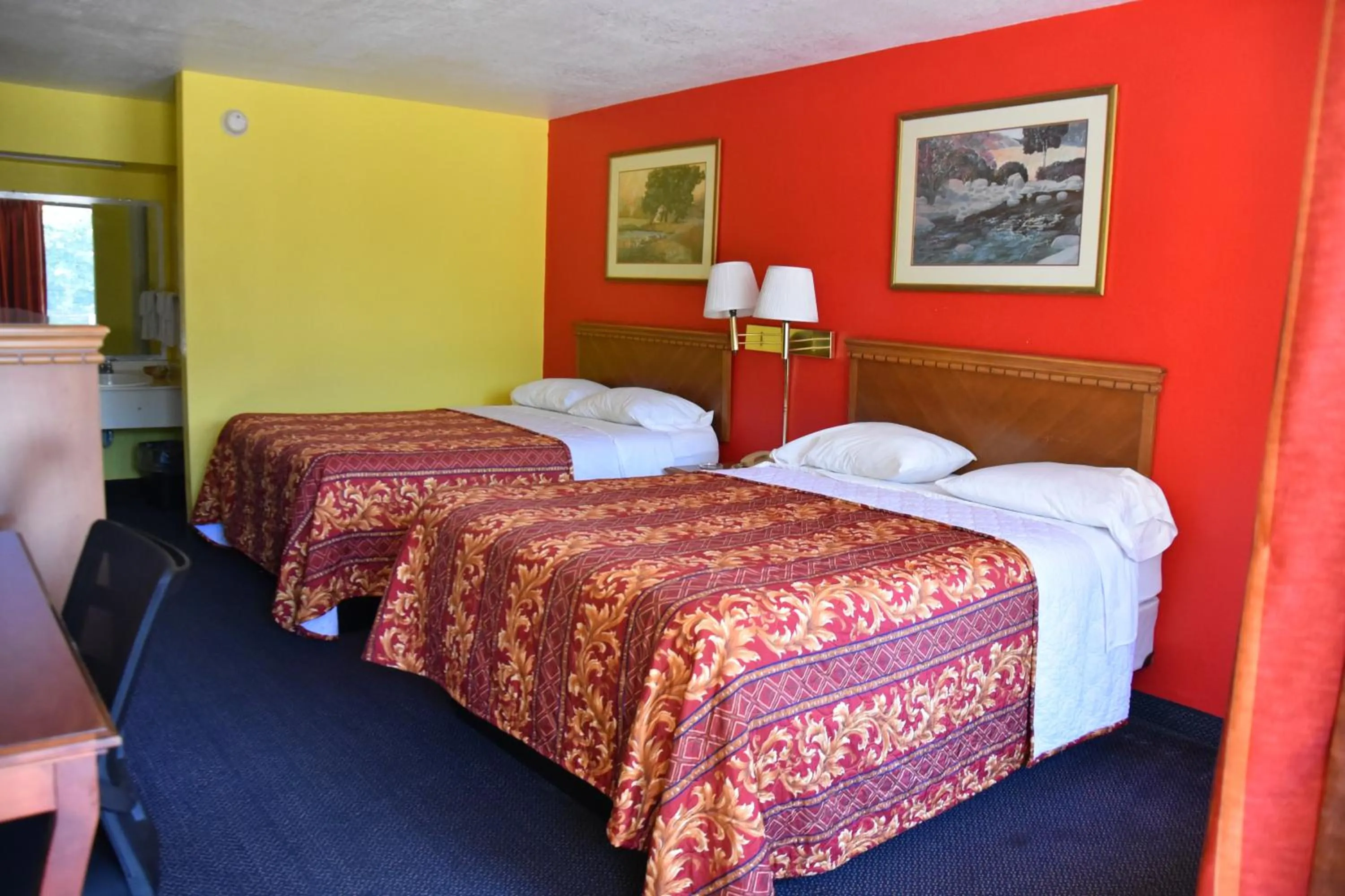 Bed in Homeplace Inn