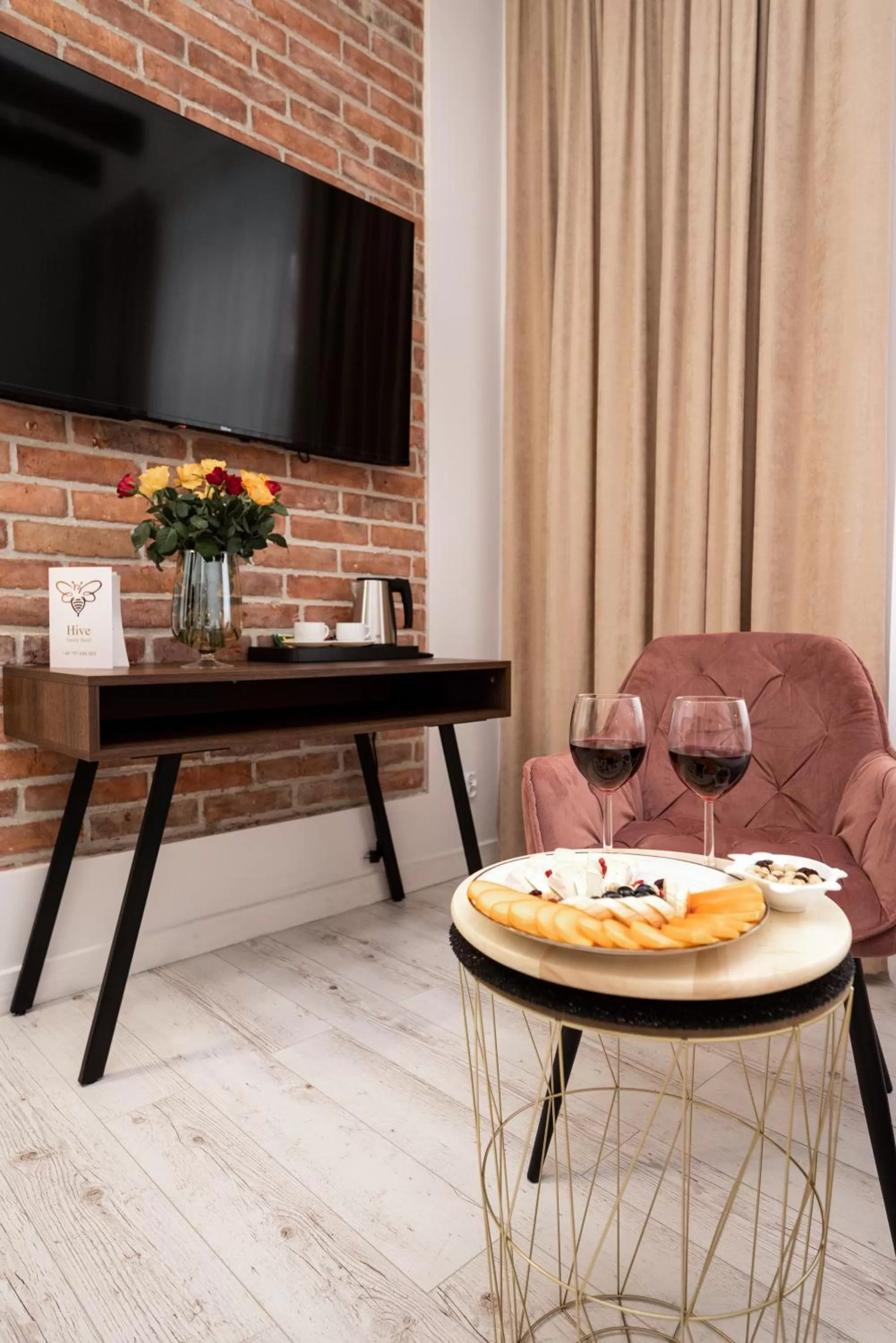 TV and multimedia in Hive Family House